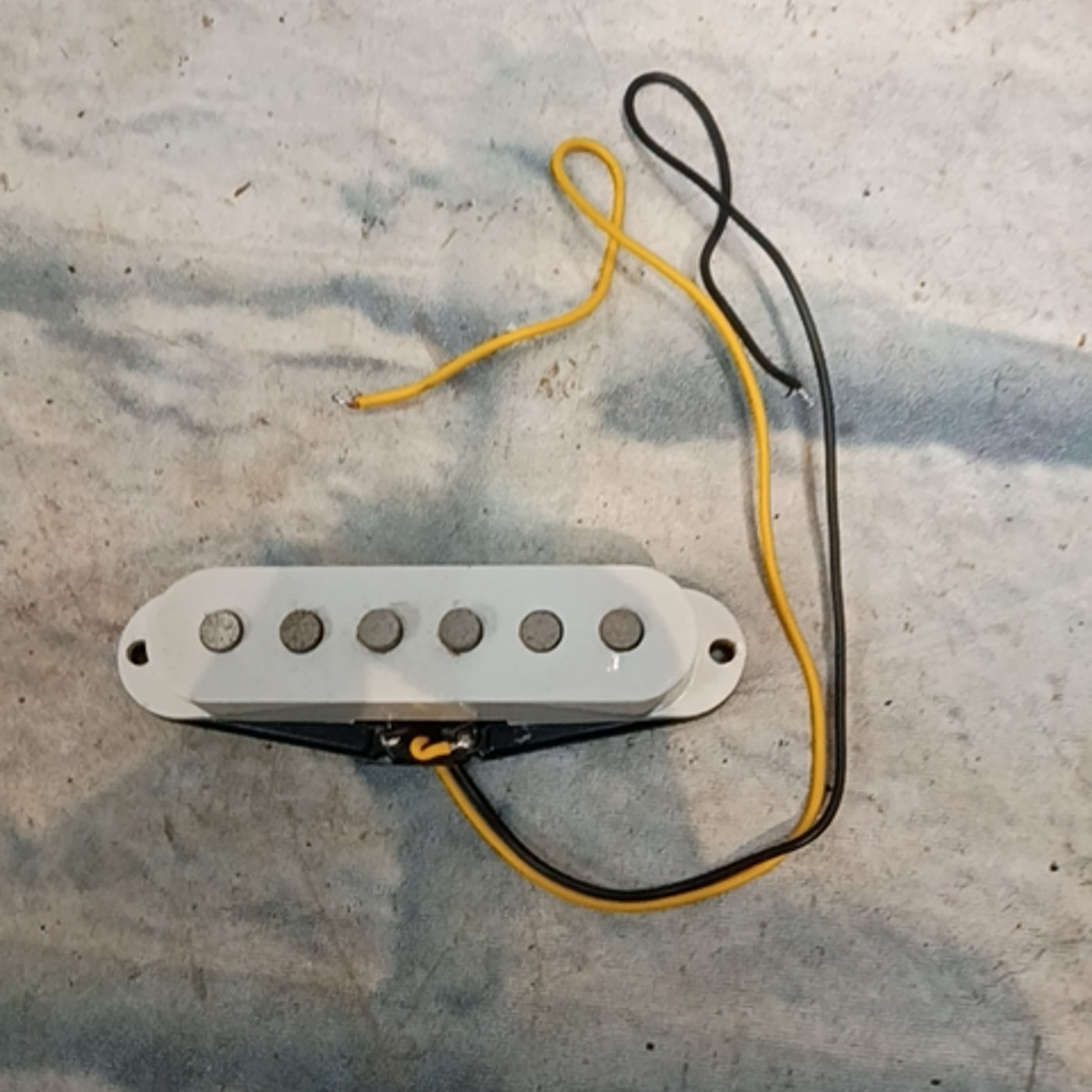 Unknown Single Coil Strat Middle Pickup