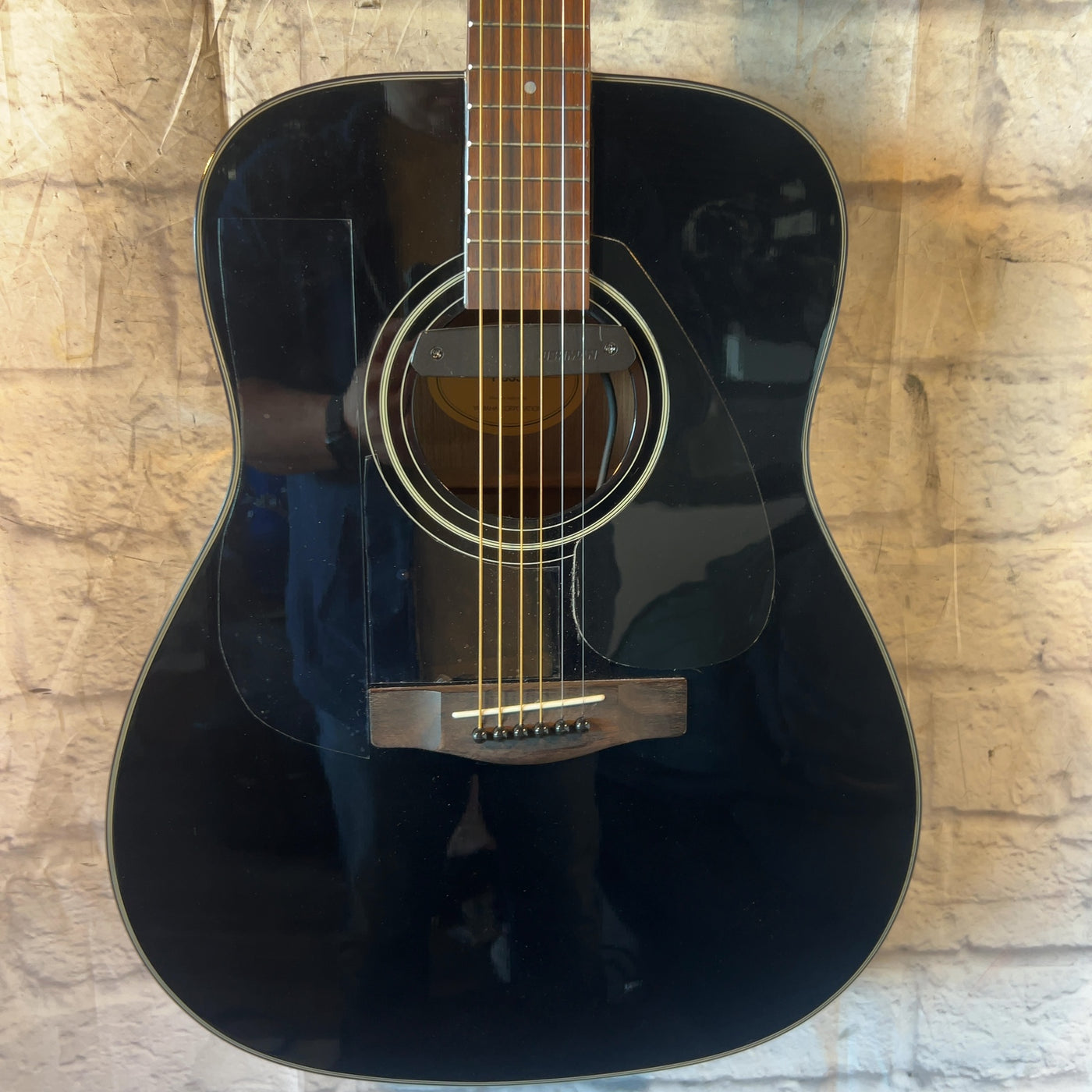 Yamaha F335 Dreadnaught Acoustic with Fishman Sound Hole Pickup