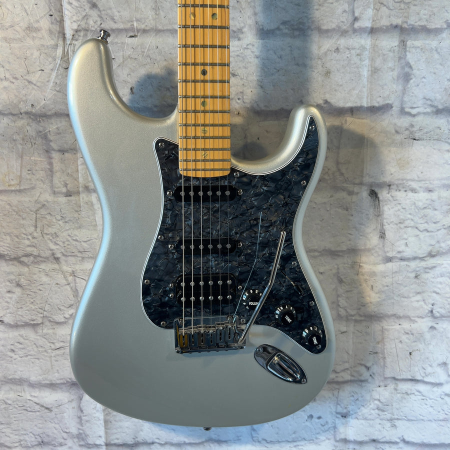 Fender 2004 American De;luxe Stratocaster Silver with Case Electric Guitar