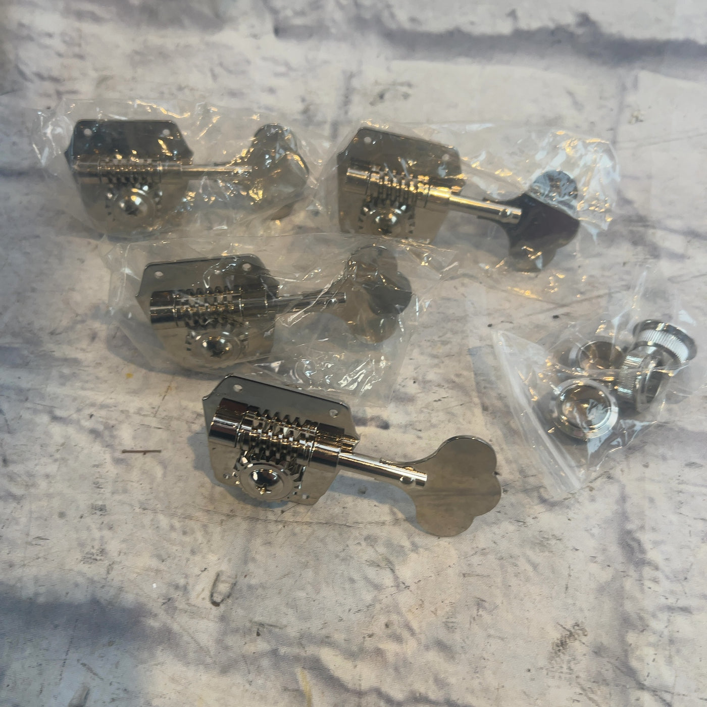 Unknown 4 String Bass Tuning Machines 4-In-Line
