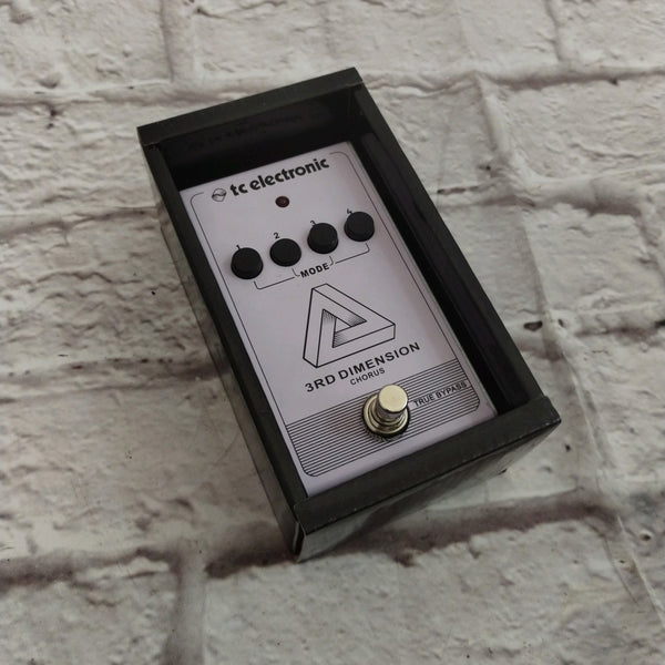 dimension chorus pedal TC Electronic 3rd Dimension Chorus Pedal