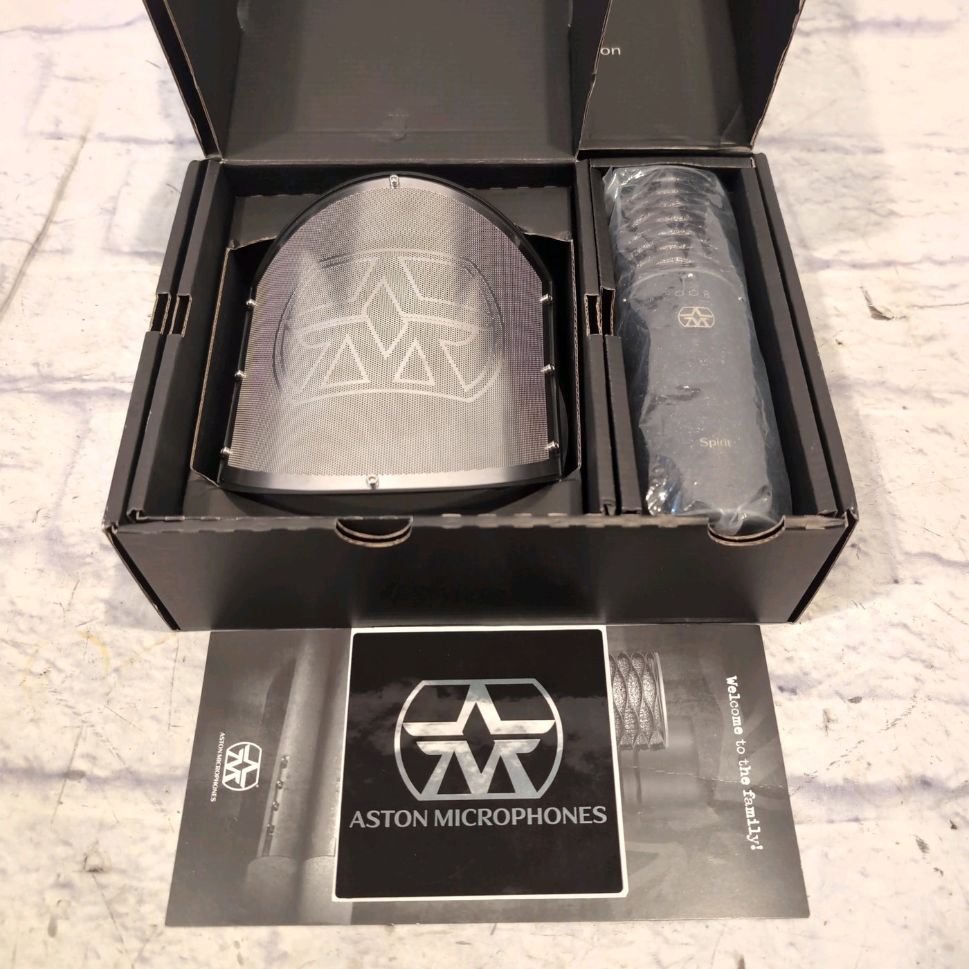 Aston Spirit Black Microphone Bundle with Shock Mount and Pop Filter