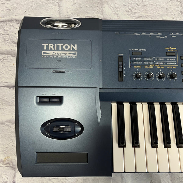 ☆KORG TRITON Extreme☆コルグ TRITONEXT61☆シンセサイザー61鍵