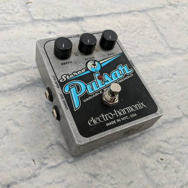 Electro-Harmonix Stereo Pulsar Variable Shape Tremolo Pedal