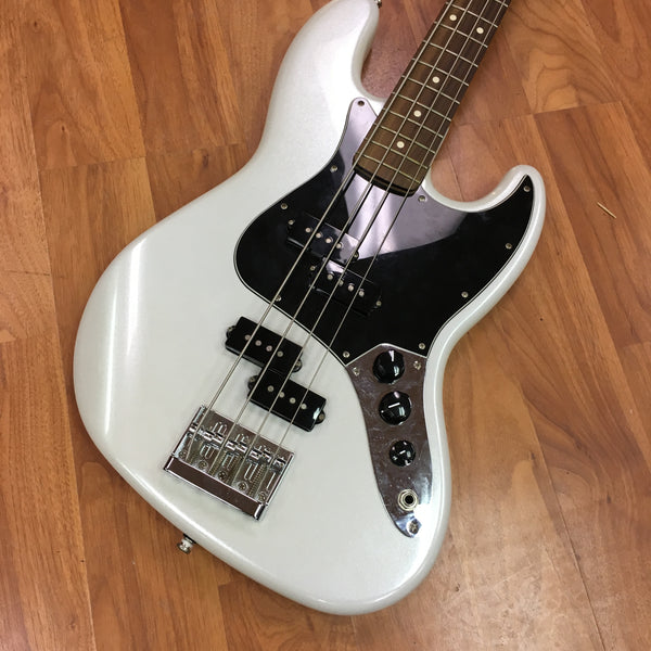 Fender blacktop deals jazz bass