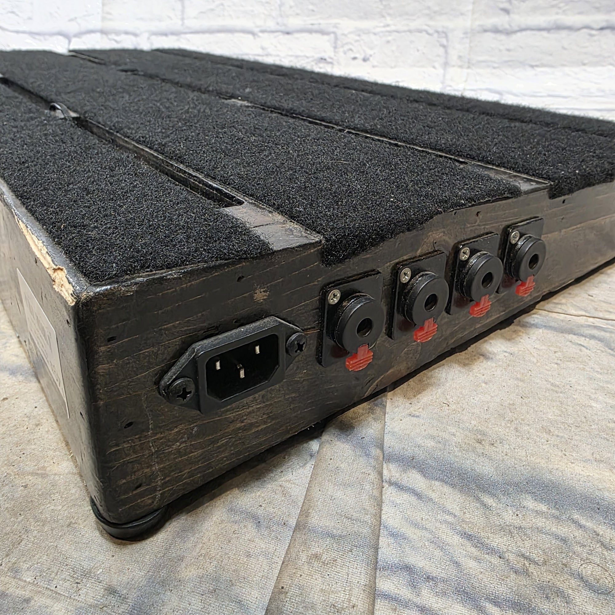 Unknown Solid Wood Pedalboard 30"x15" w/ Power and Audio Passthrough Pedal Board