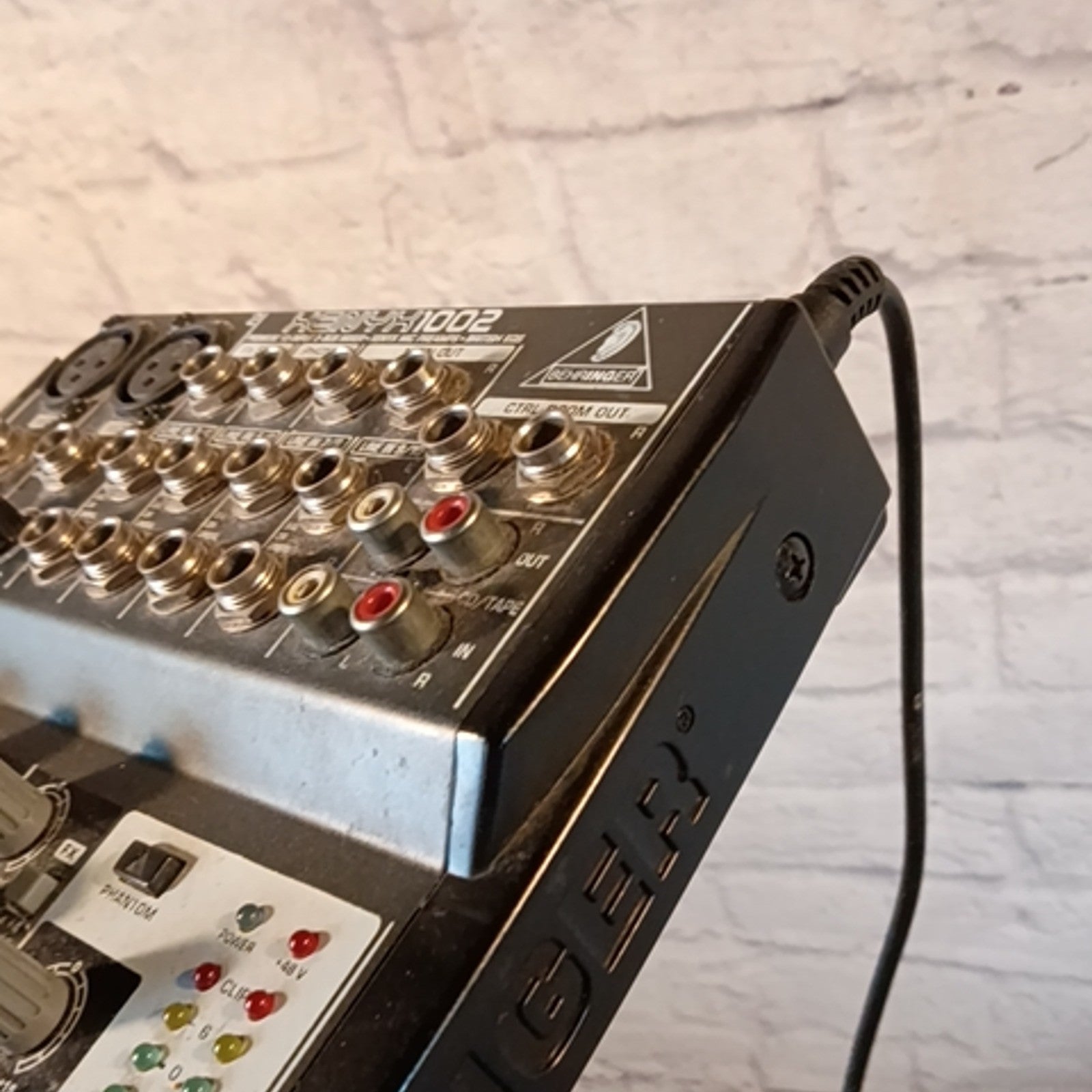 Behringer Xenyx1002 Powered Mixer