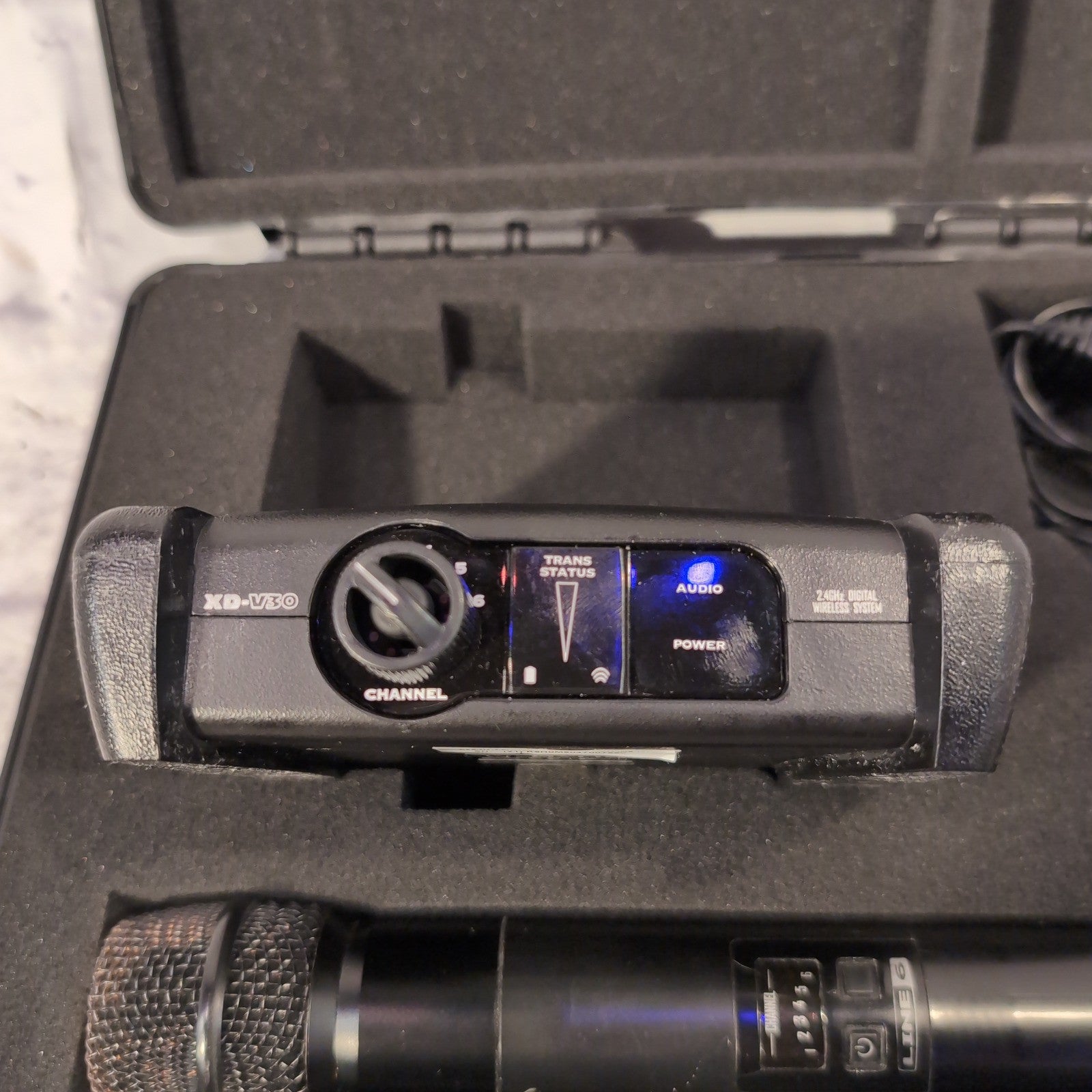Line 6 XD-V30 Wireless Microphone System