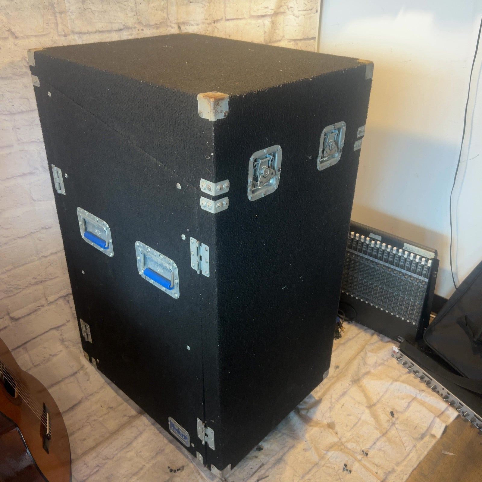 Modern Case Co. Slant Top Mixer Rack LARGE with 24 Spaces Rack Case
