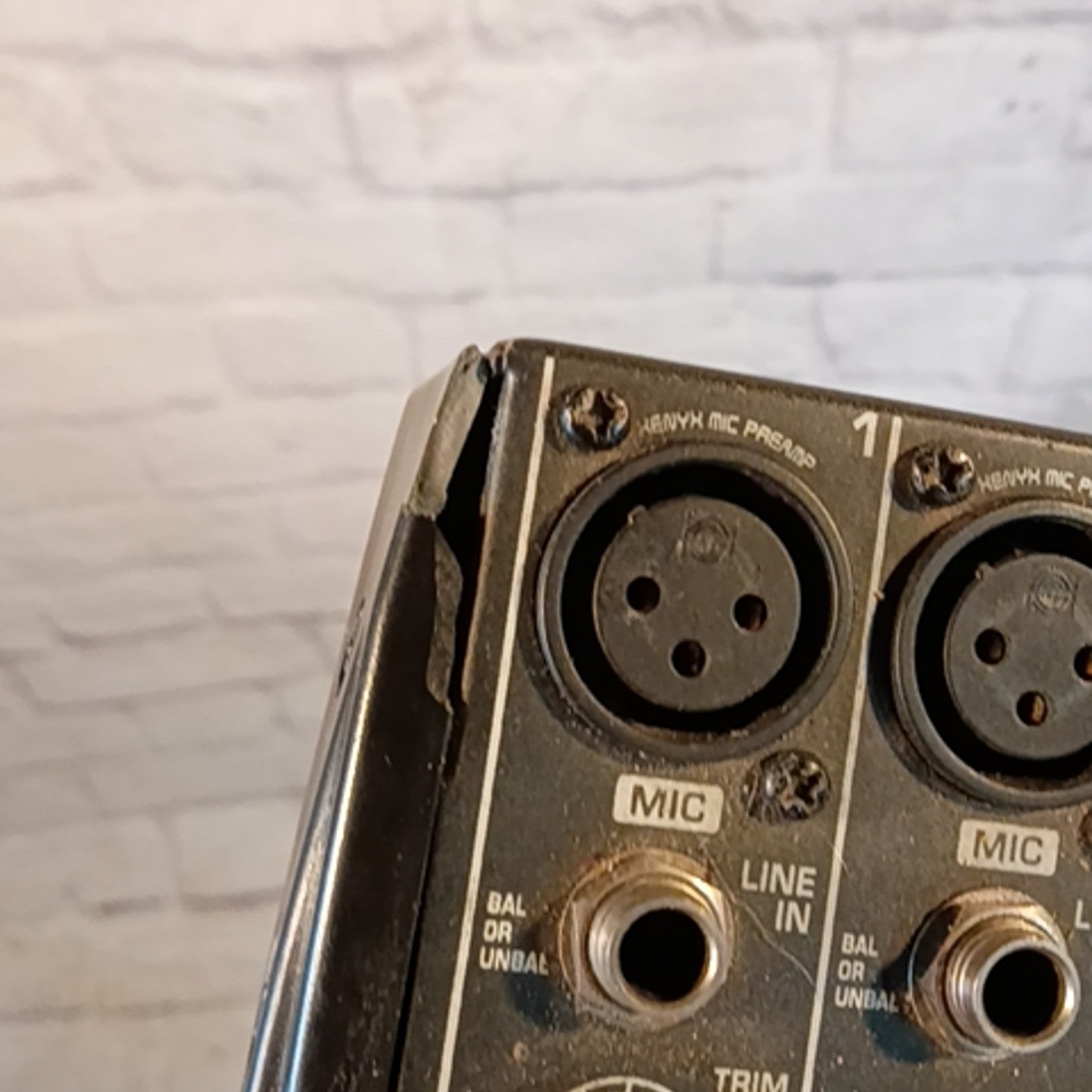 Behringer Xenyx1002 Powered Mixer