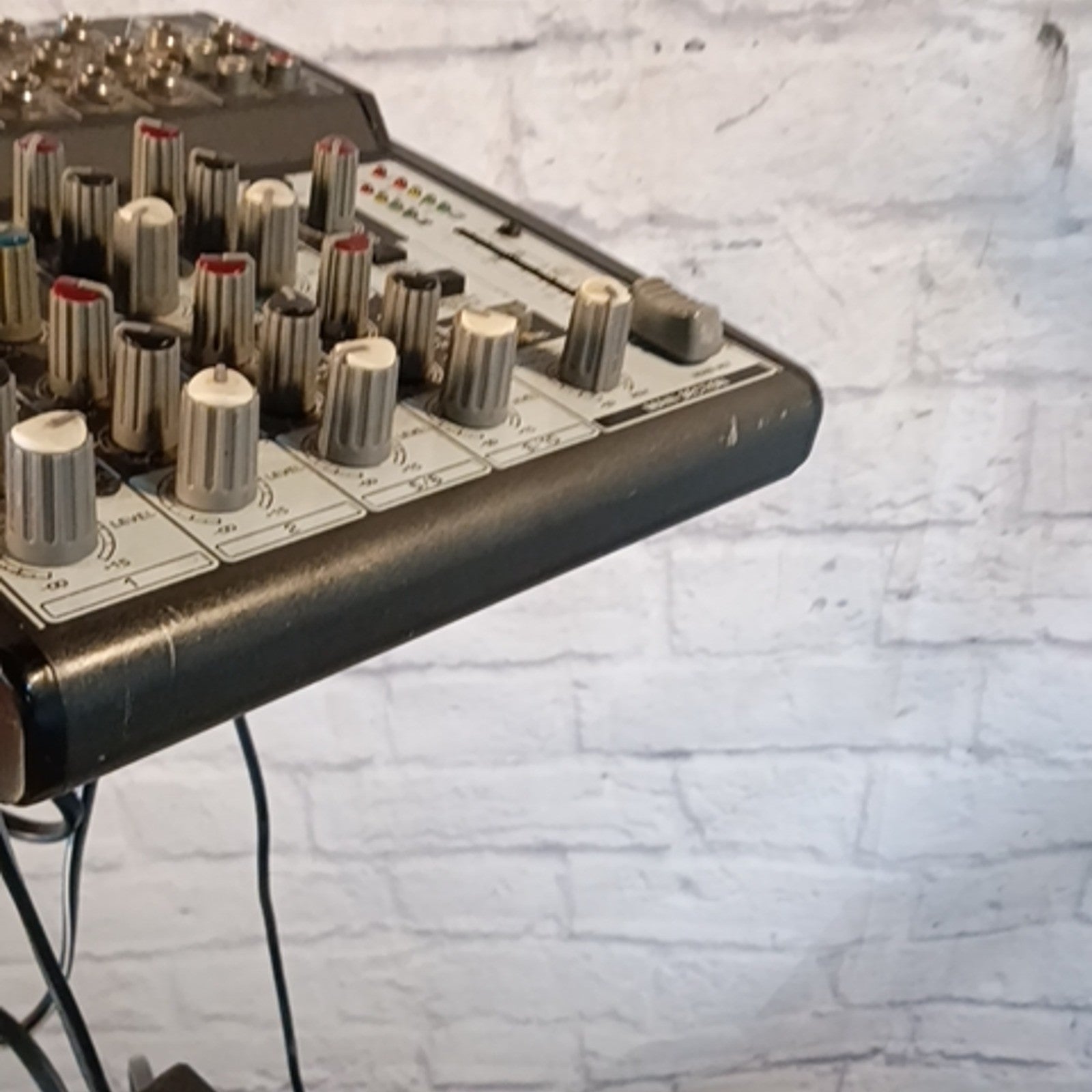 Behringer Xenyx1002 Powered Mixer