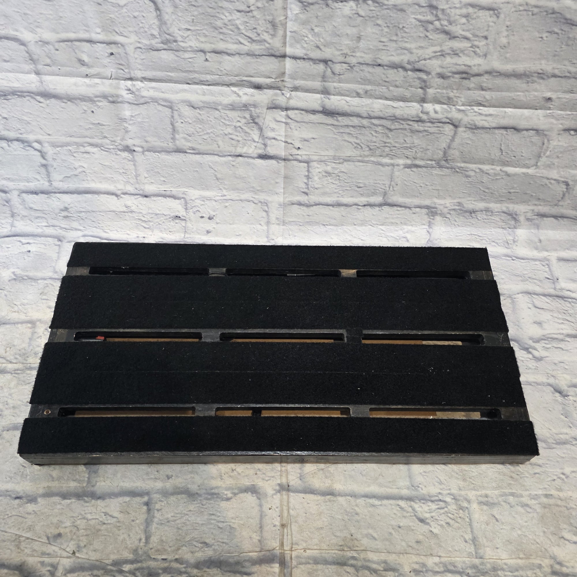 Unknown Solid Wood Pedalboard 30"x15" w/ Power and Audio Passthrough Pedal Board