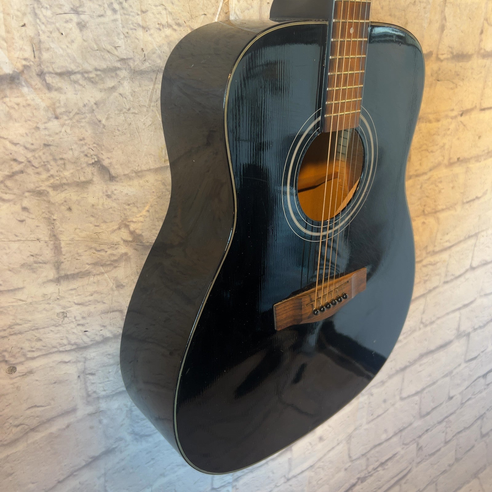 Yamaha F335 Acoustic Guitar