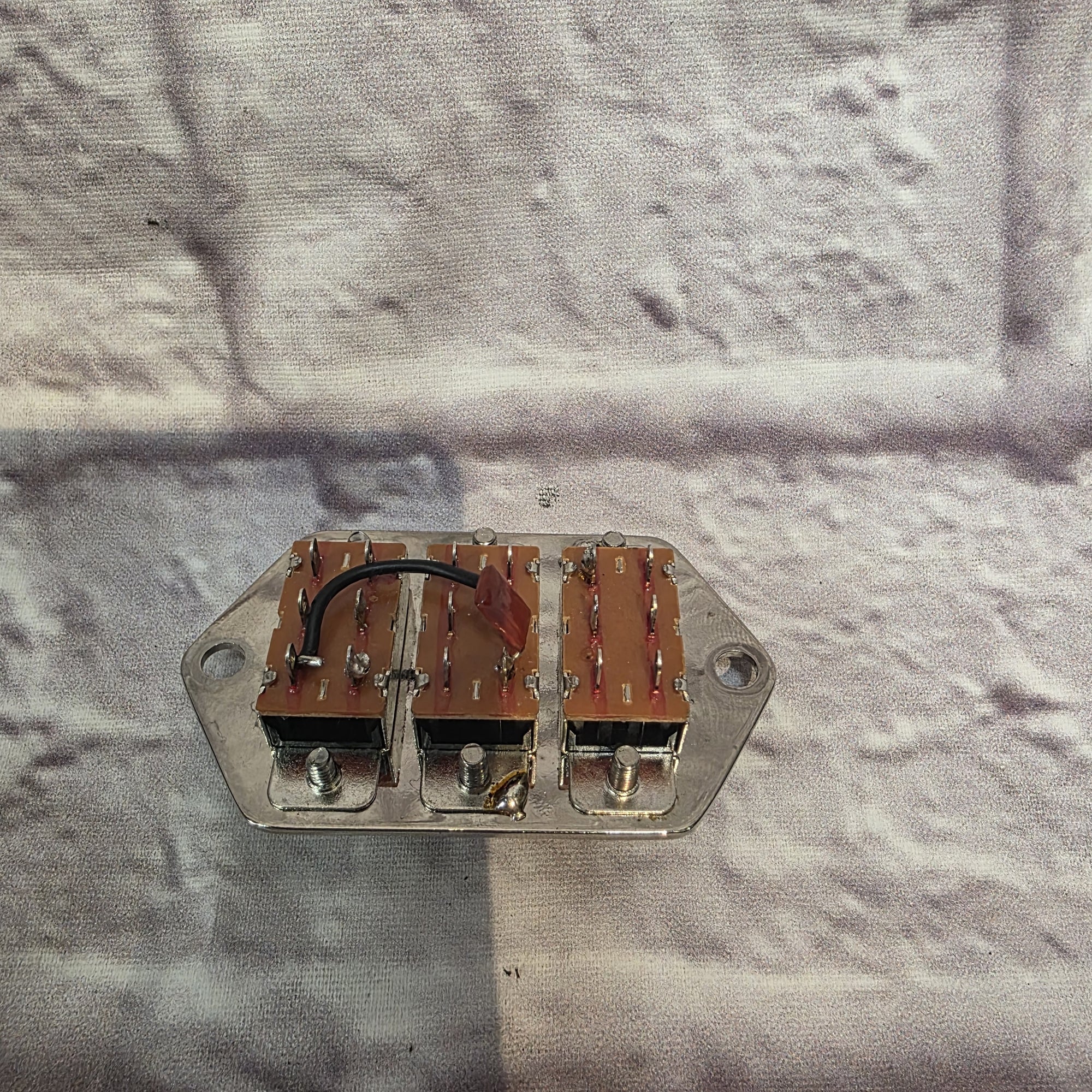 Fender 1960s-styled Jaguar 3-Way Switch Plate -  Electric Guitar Part