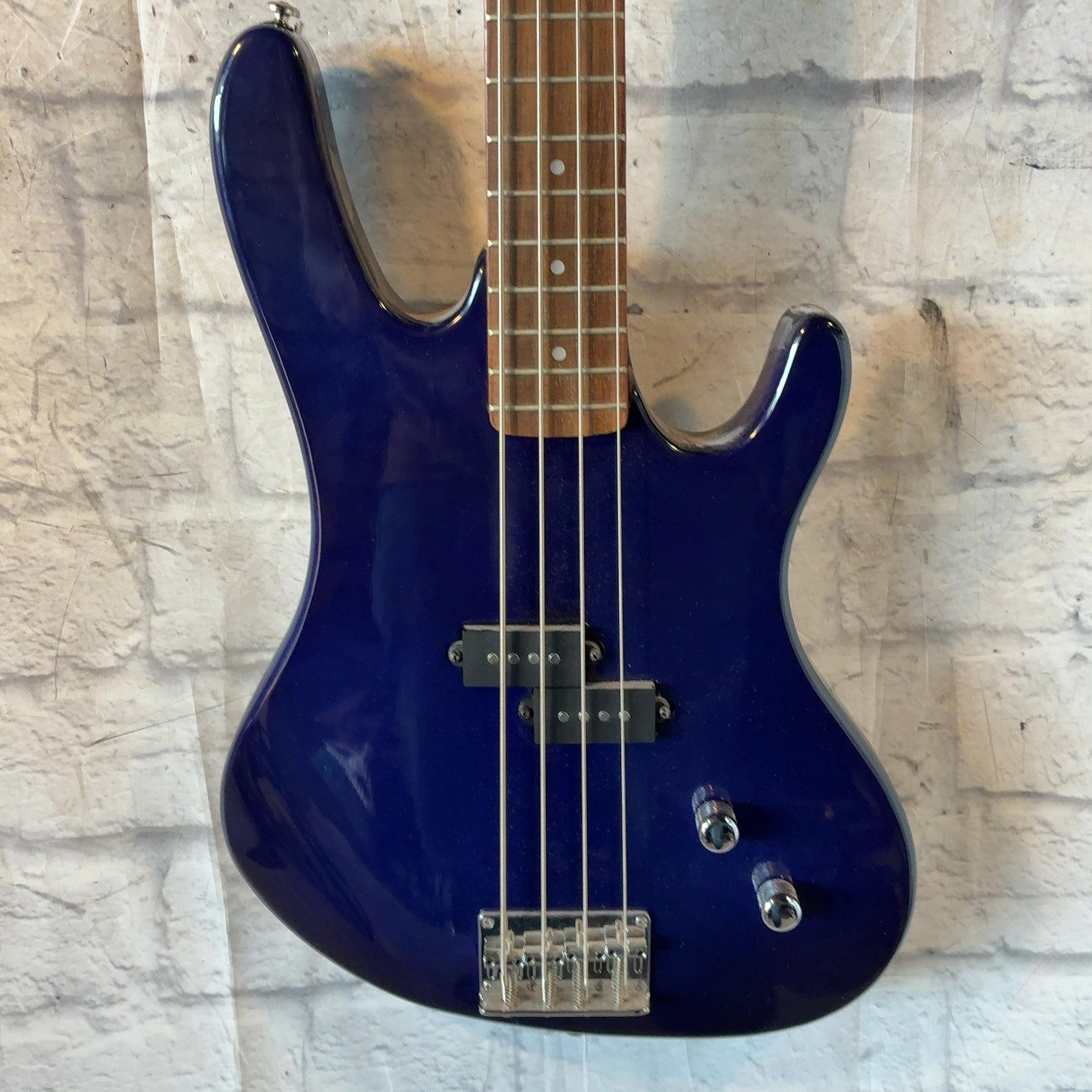 Washburn  XB-100   4 String Bass Guitar
