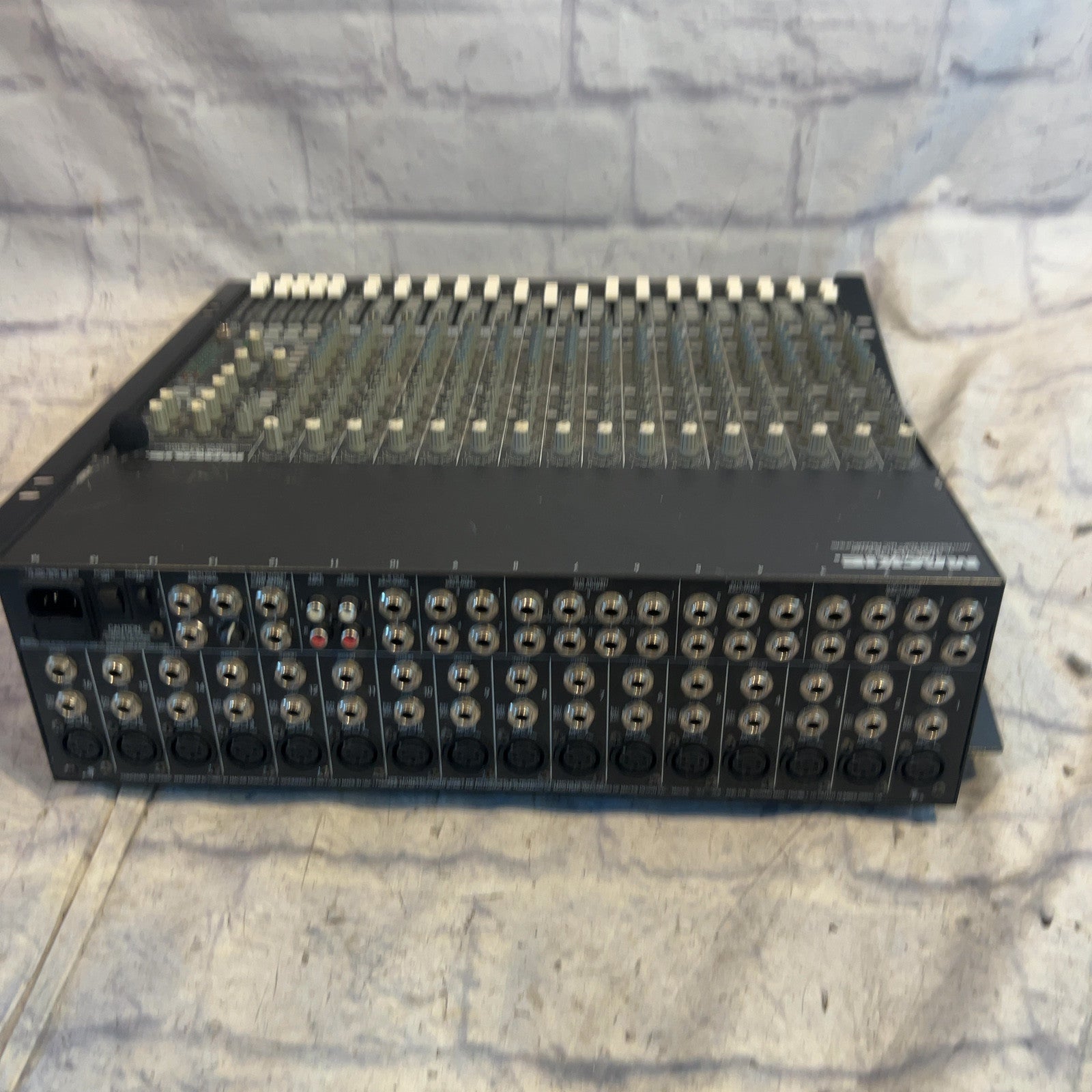 Mackie 1604VLZ-Pro 16-Channel Mixer