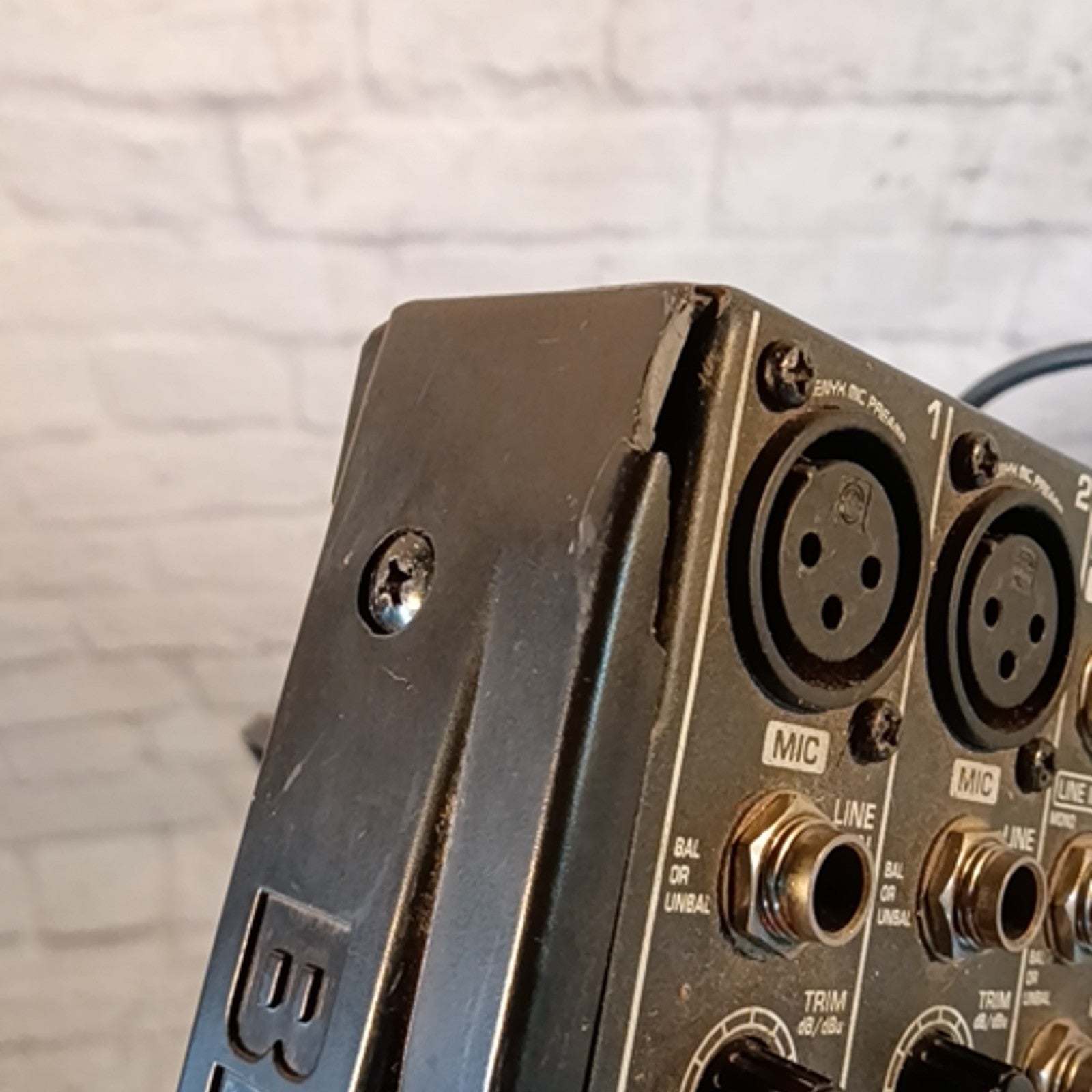 Behringer Xenyx1002 Powered Mixer