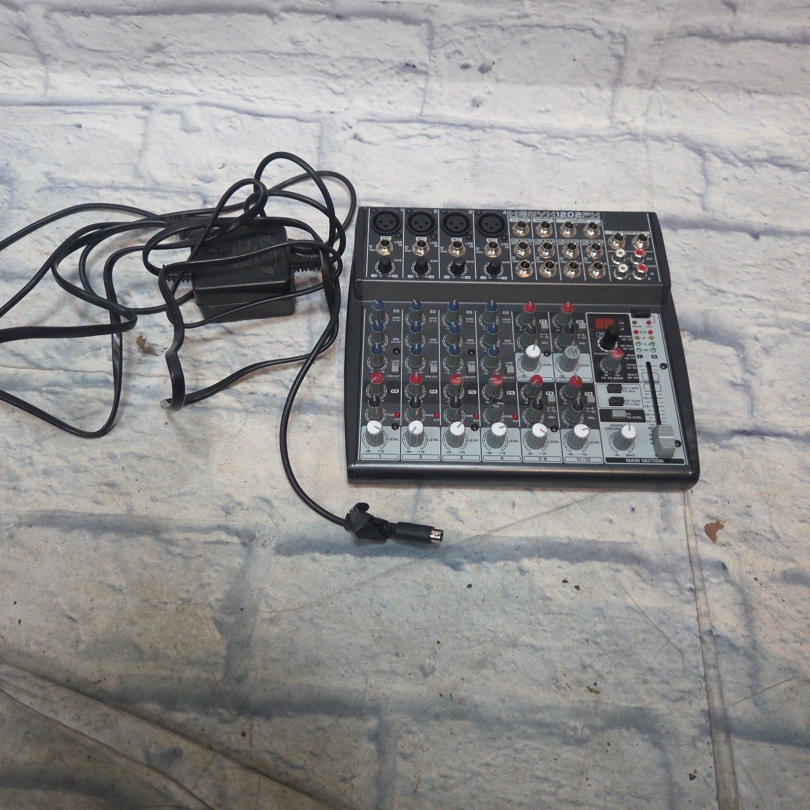 Behringer XENITH 1202FX Mixer