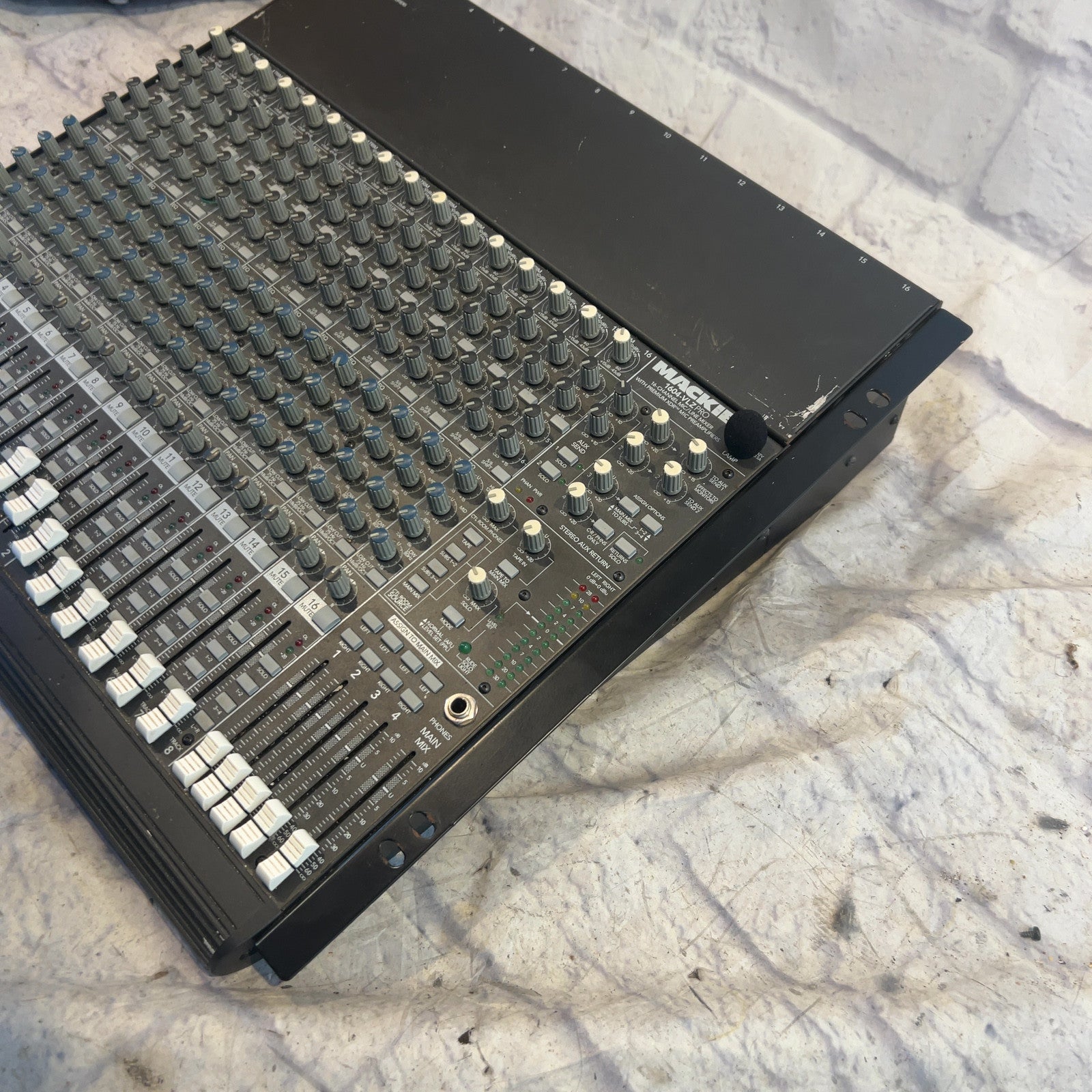 Mackie 1604VLZ-Pro 16-Channel Mixer