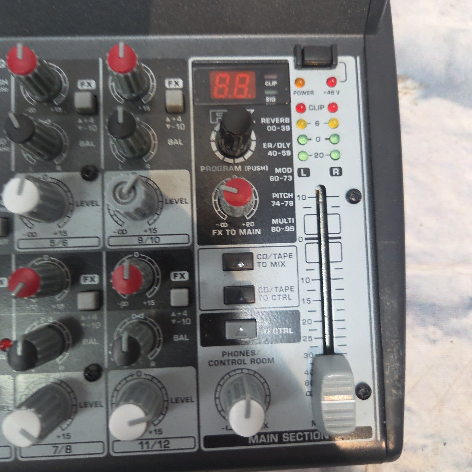 Behringer XENITH 1202FX Mixer