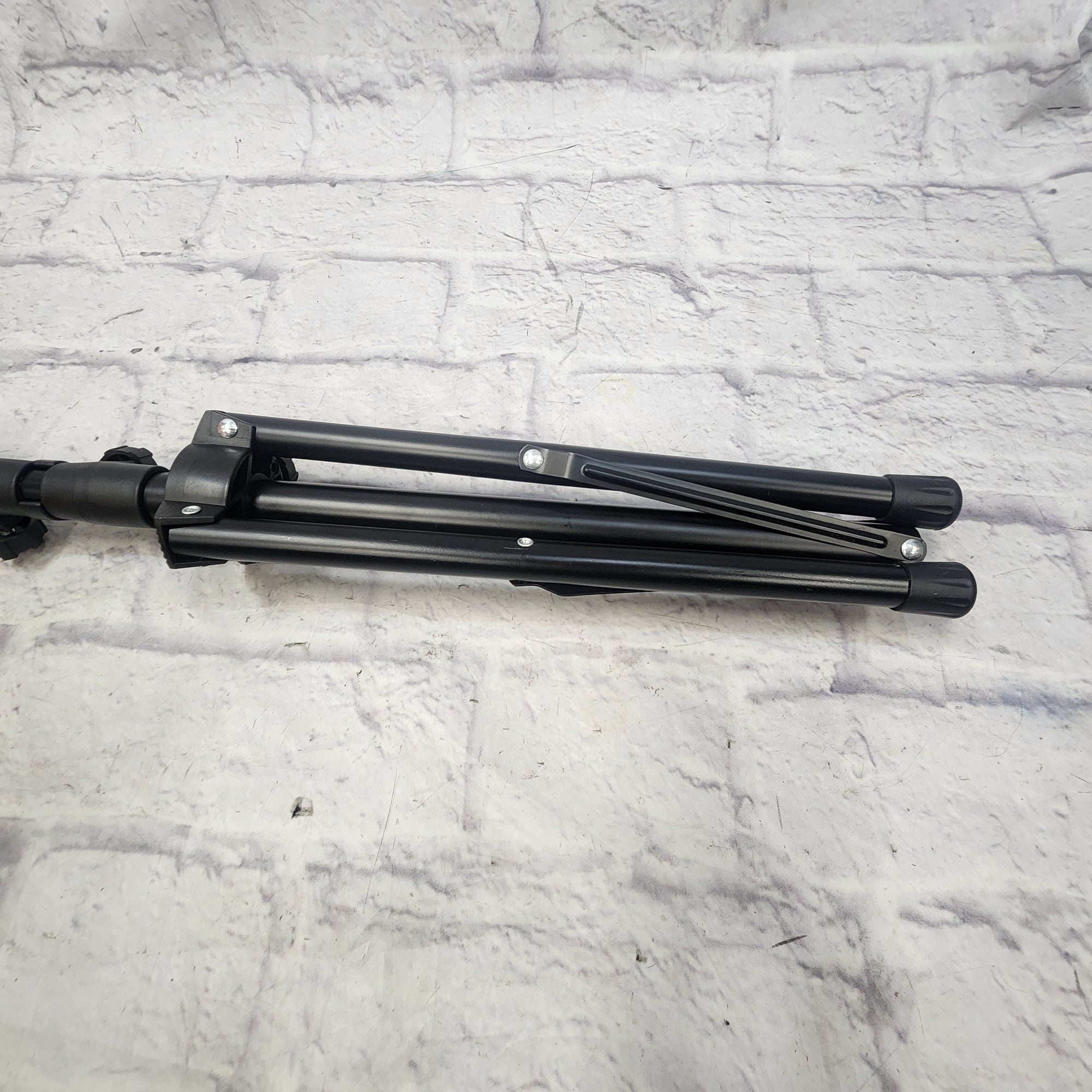 Unknown Gooseneck Microphone Stand with Tripod Base
