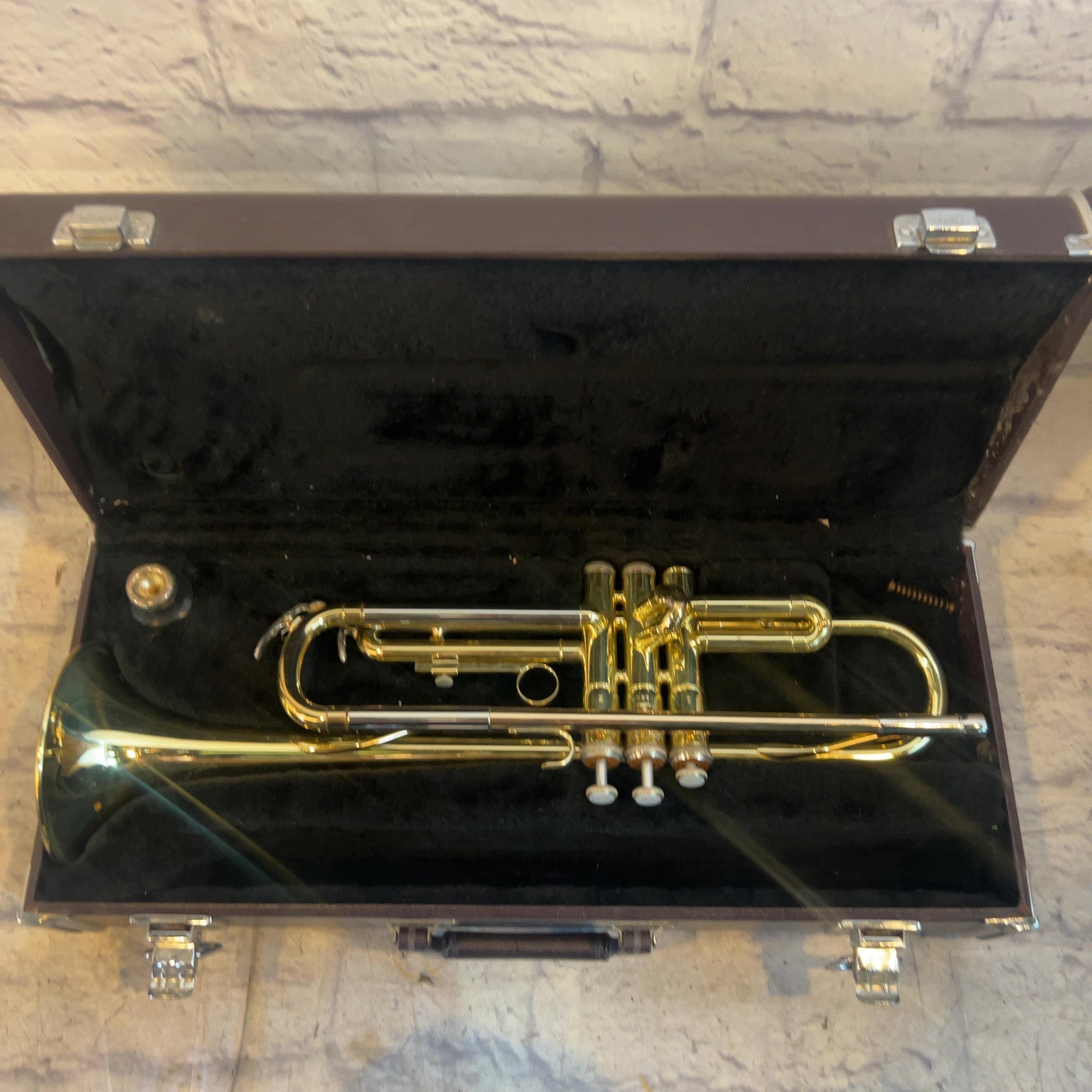 Yamaha YTR-2320 Trumpet with Case Trumpet