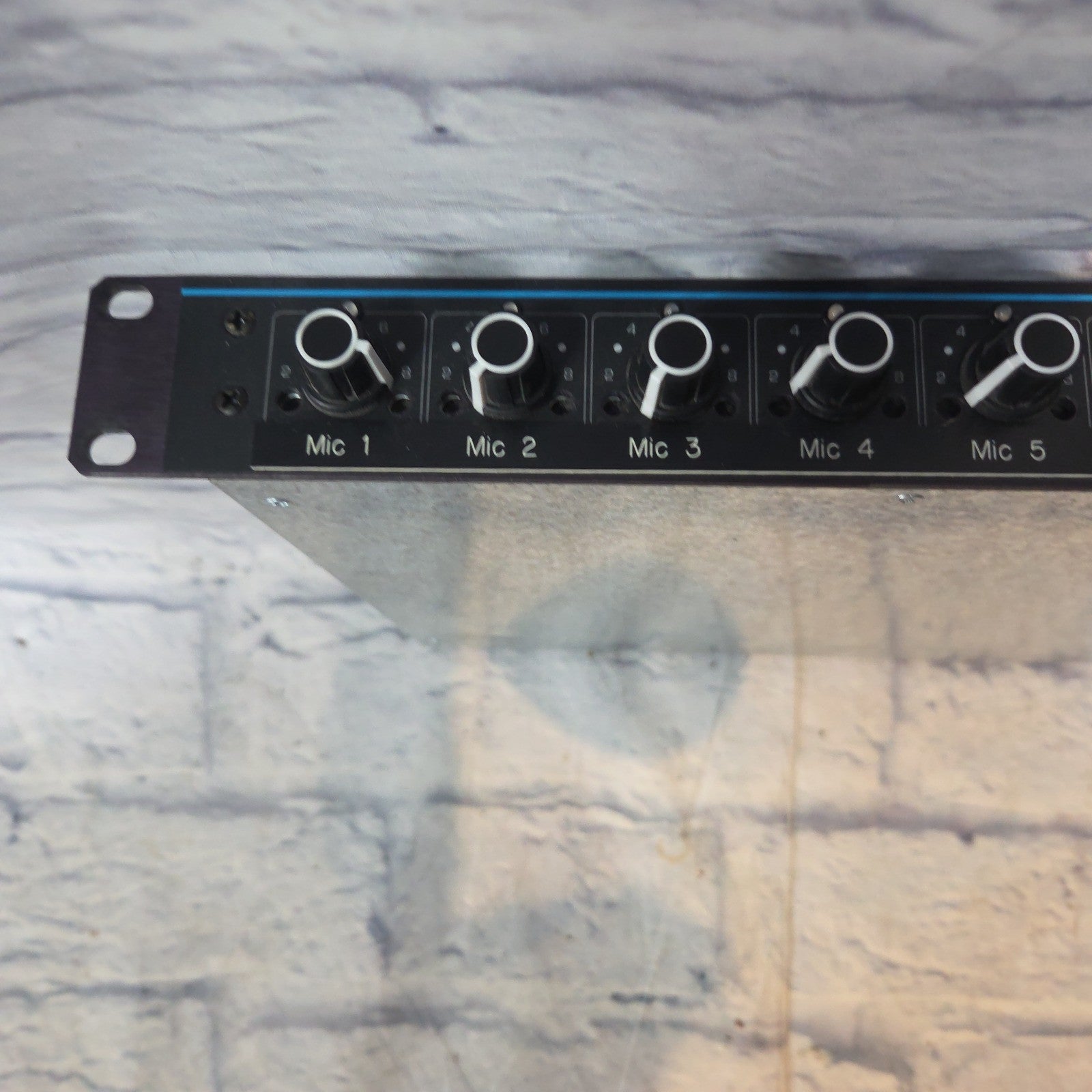 Shure SCM 800 Rack EQ