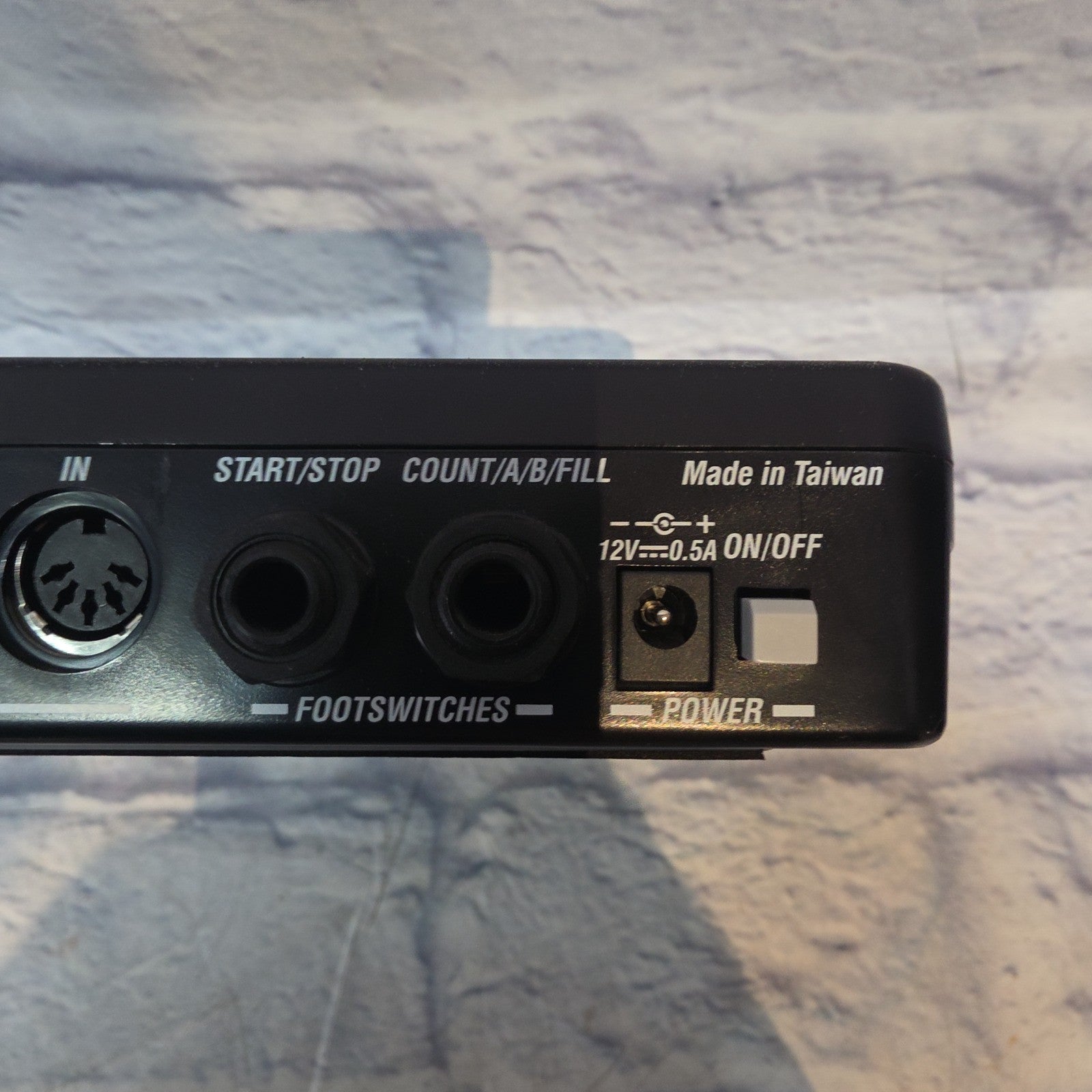Alesis SR-16 Drum Machine Electric Drum Machine