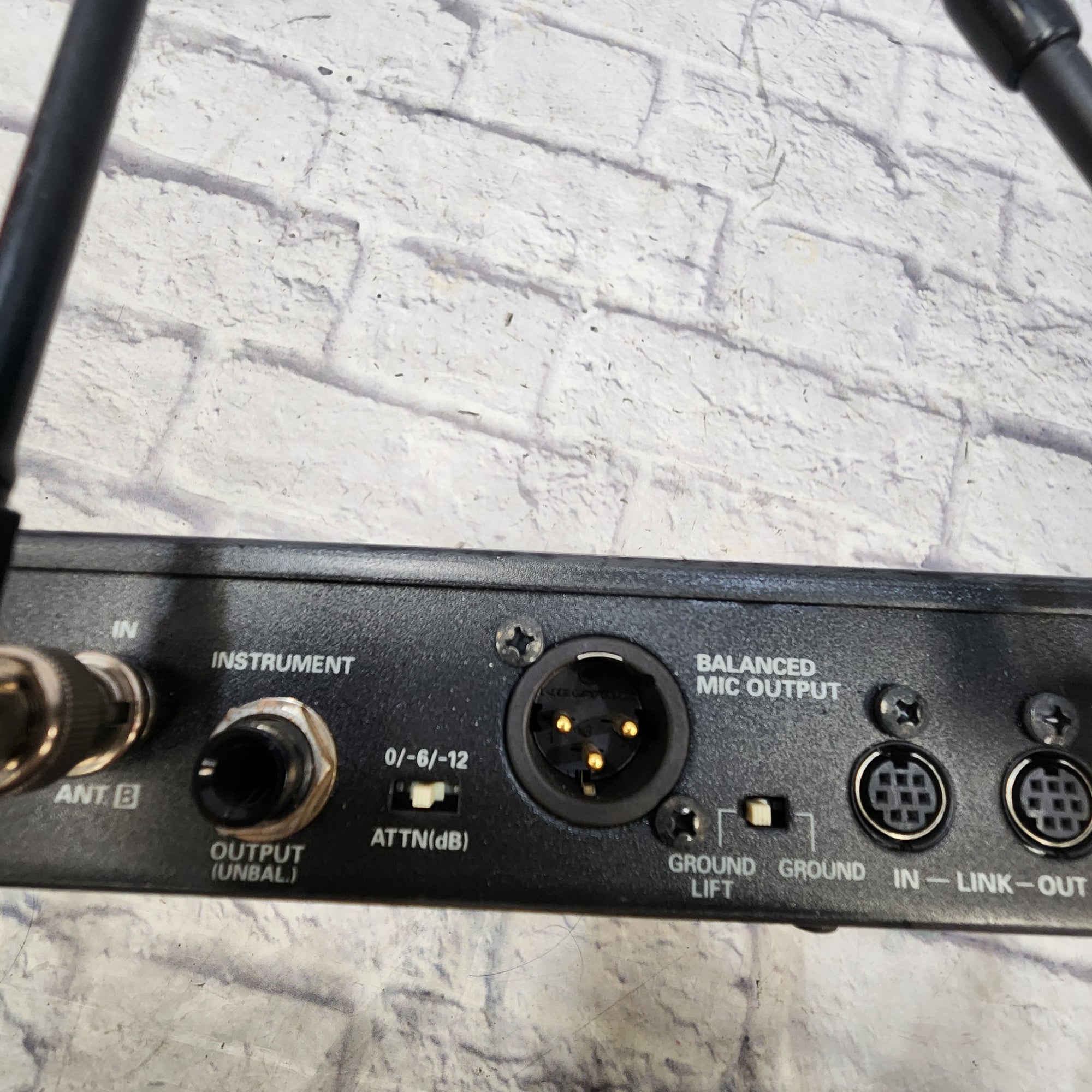 Audio Technica AEW-R4100 AEW-T1000 Wireless Outfit