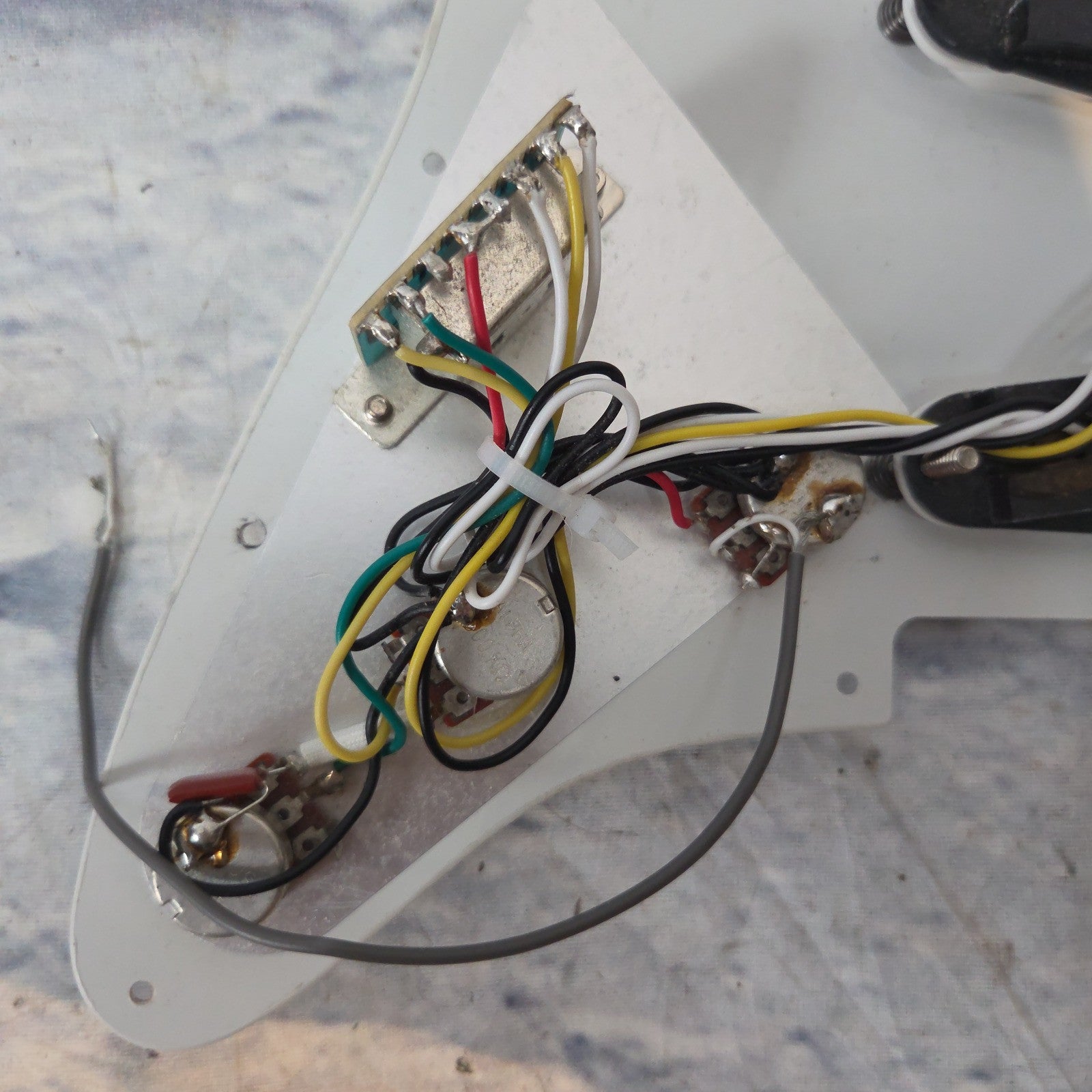 Fender Loaded Stratocaster Pickguard Pickups