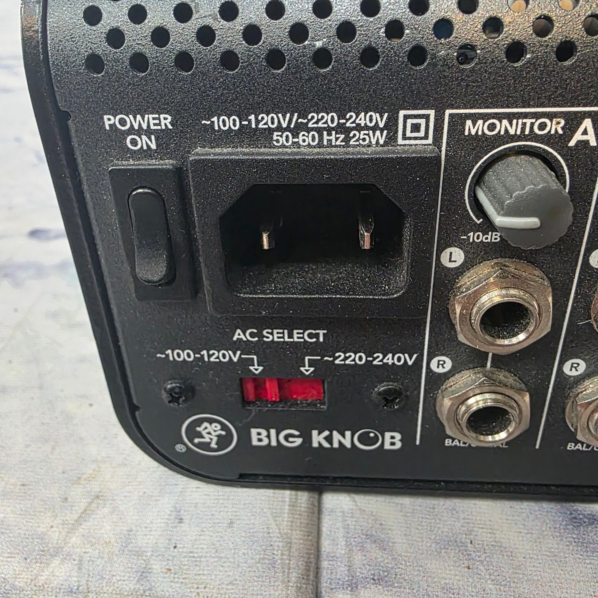 Mackie Big Knob Studio Command