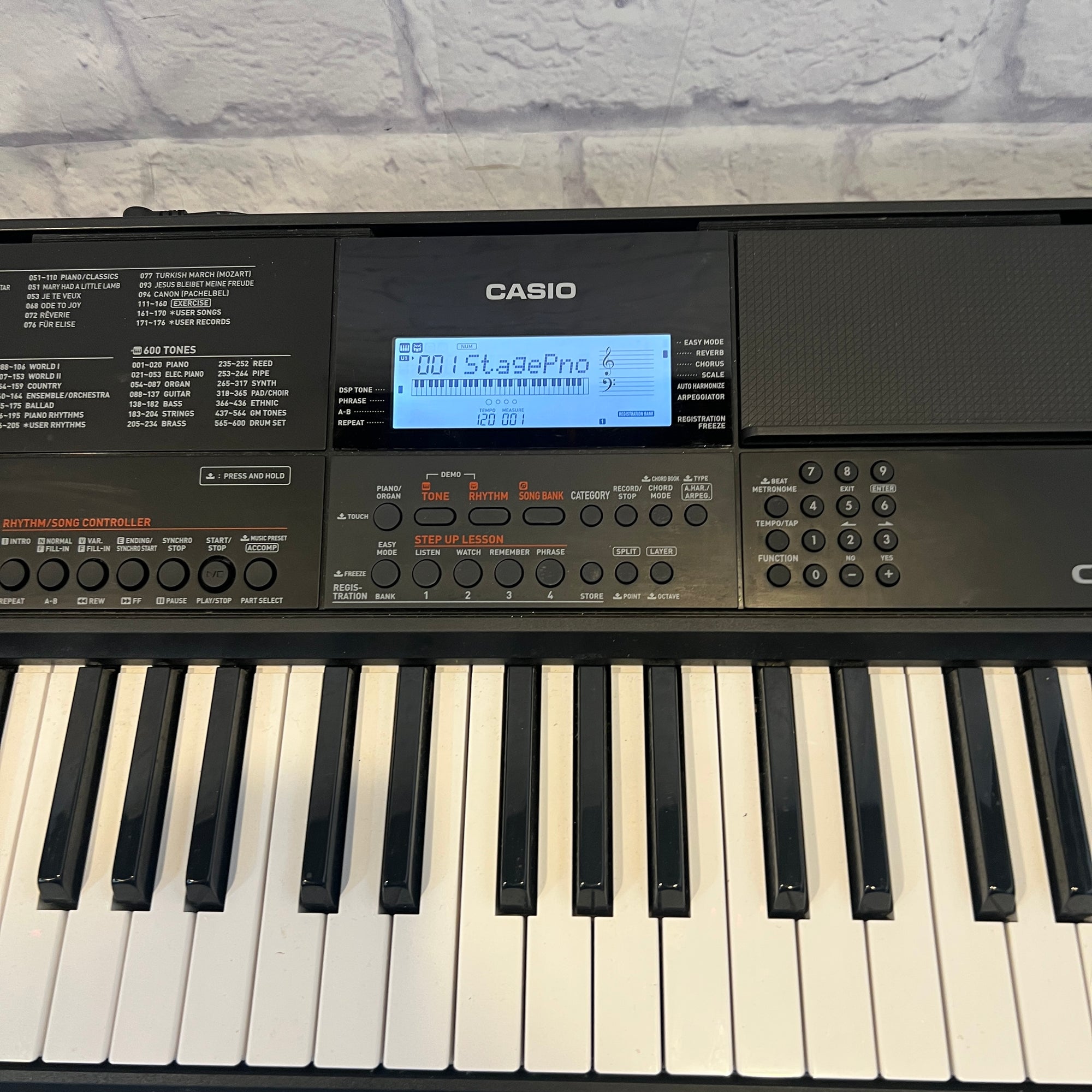 Casio CT-X700 61-Key Electronic Keyboard