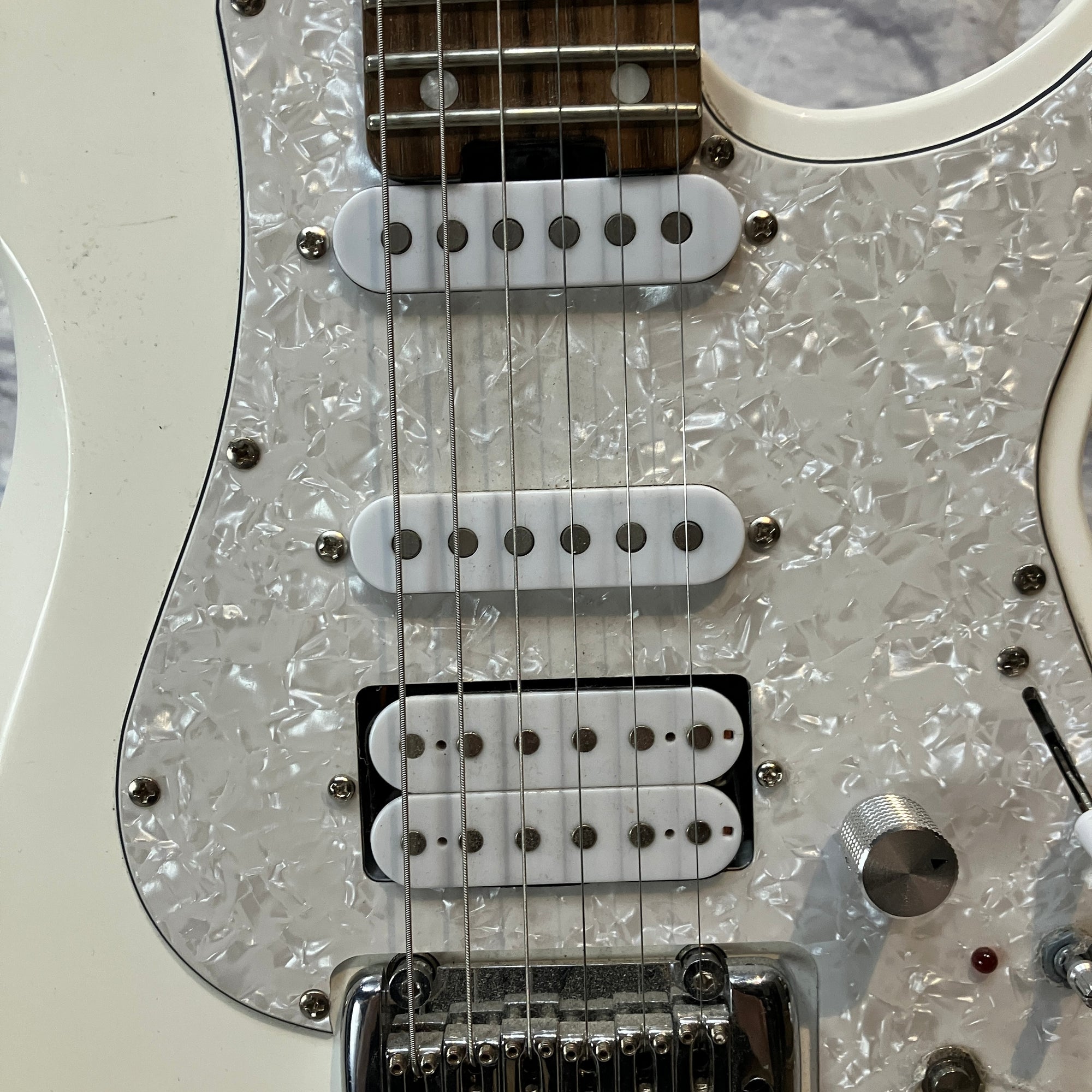 C&G Thunder EFB1 Electric Guitar - White