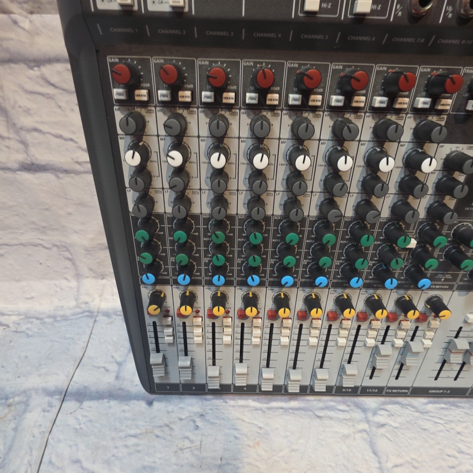 Soundcraft Signature 12 Mixer