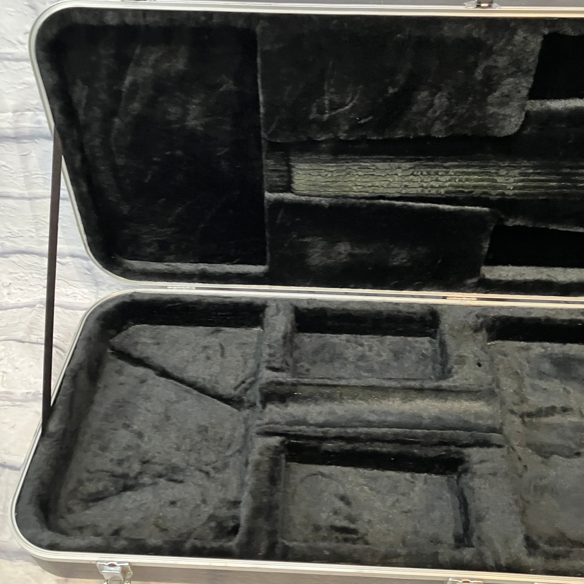 Gator Molded Electric Hard Case - Cracked