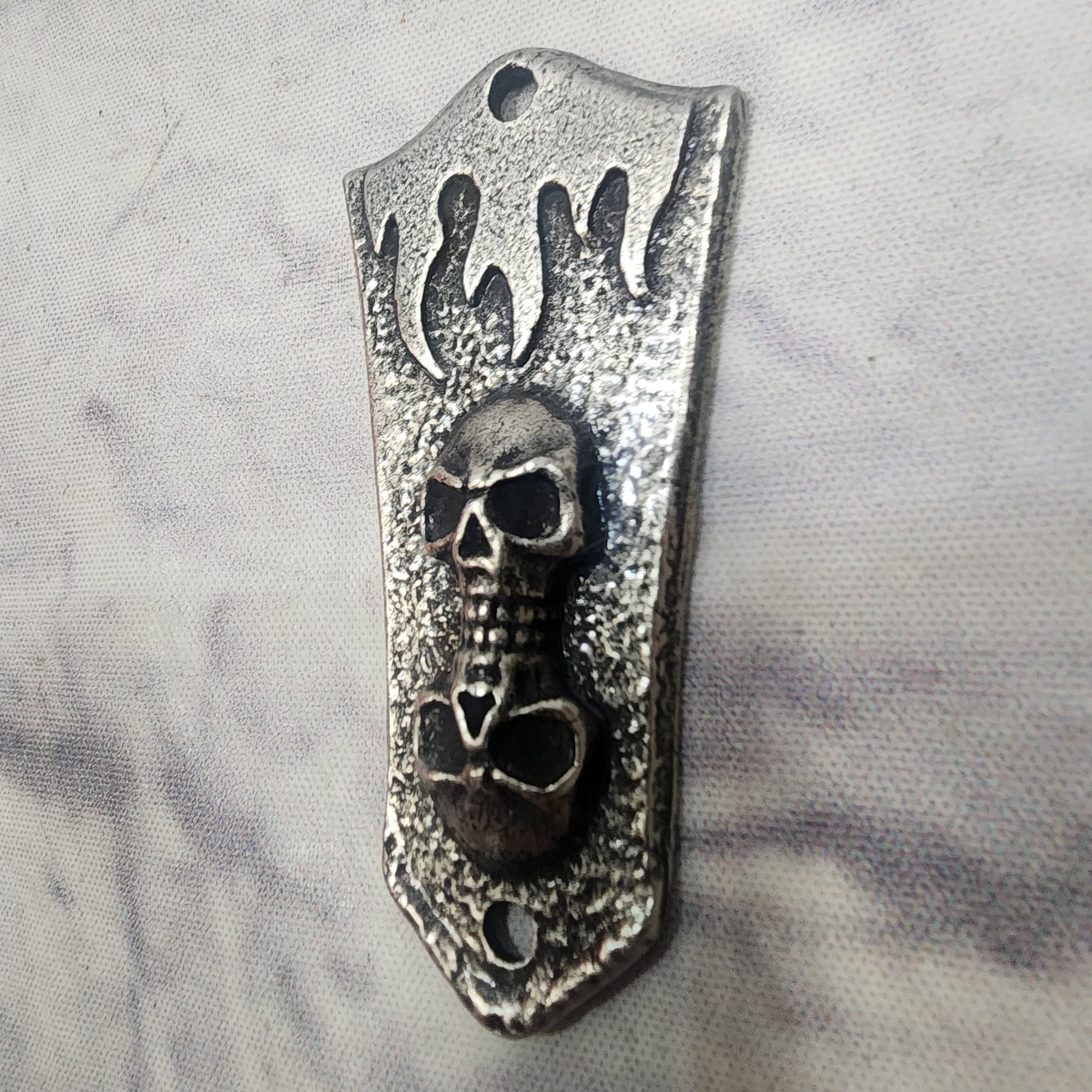 Unknown Double Skull Metal Truss Rod Cover