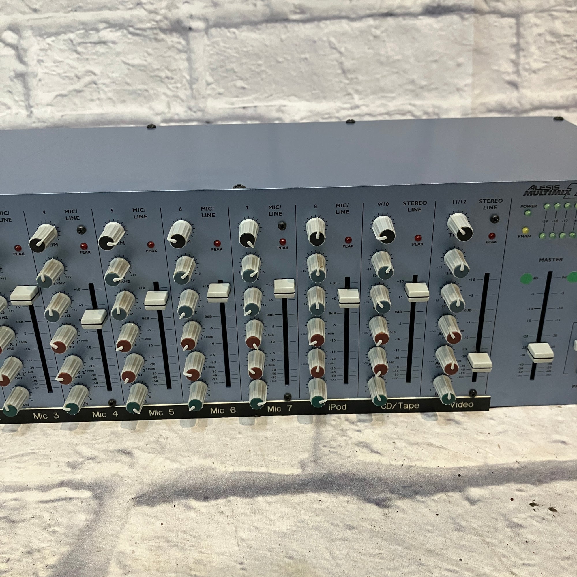 Alesis Multimix 12R Rack Mixer Unit