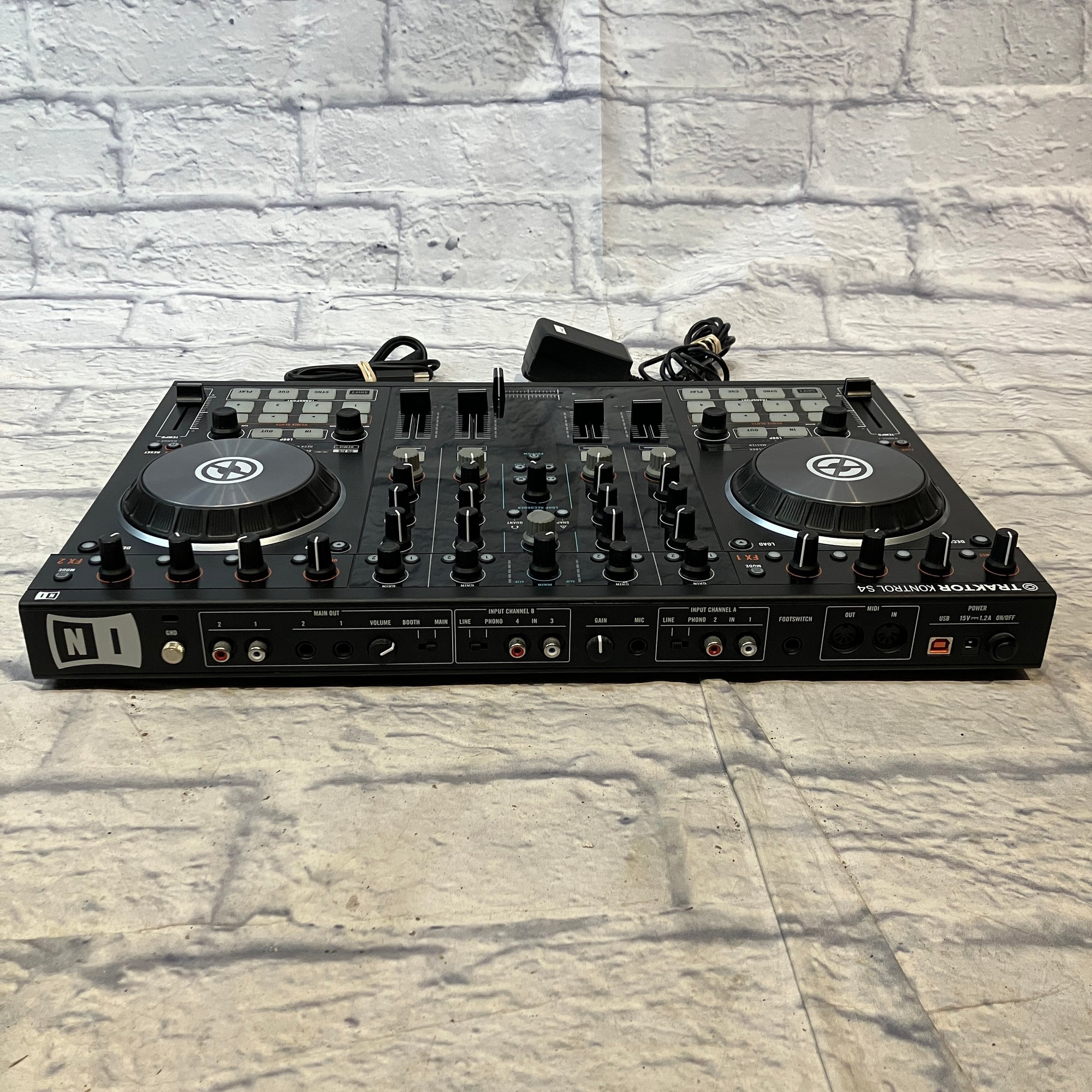 Native Instruments Traktor Kontrol S4 MK2