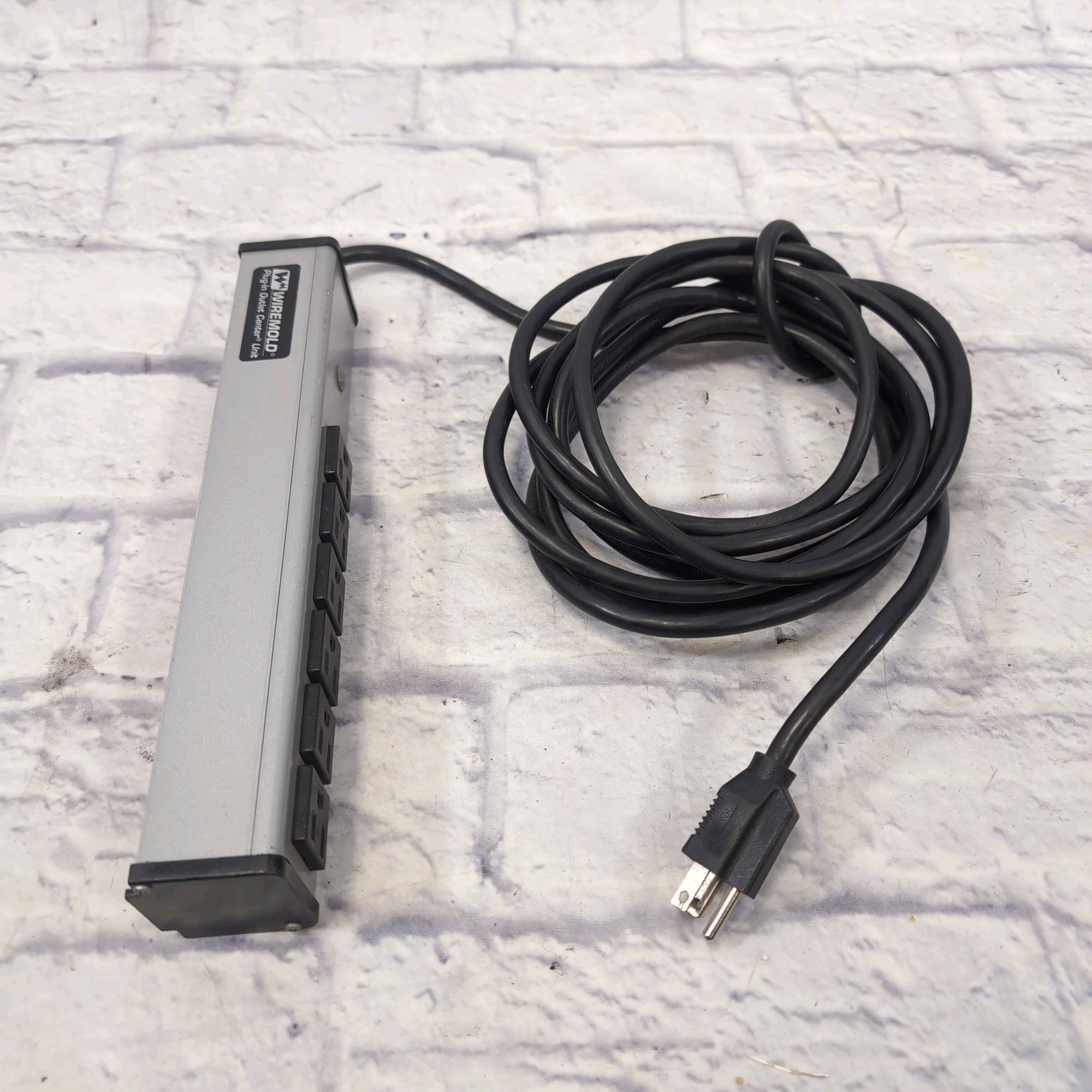 Wiremold 6 Outlet 15 Amp Power Strip