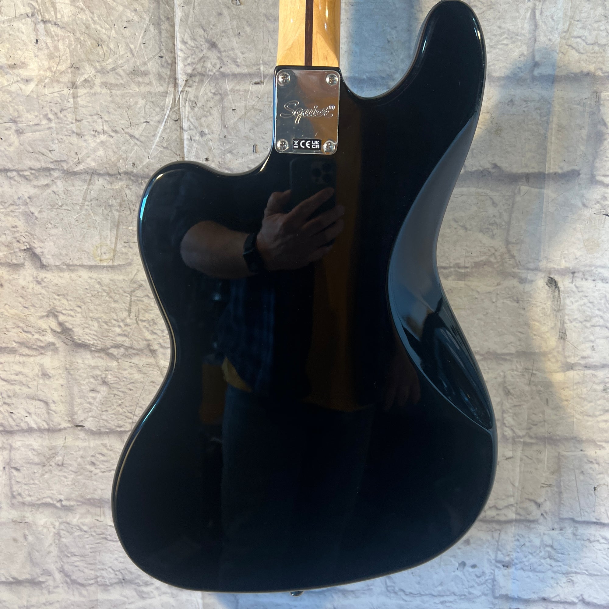 Squier Classic Vibe FSR Bass VI Black Matching Headstock