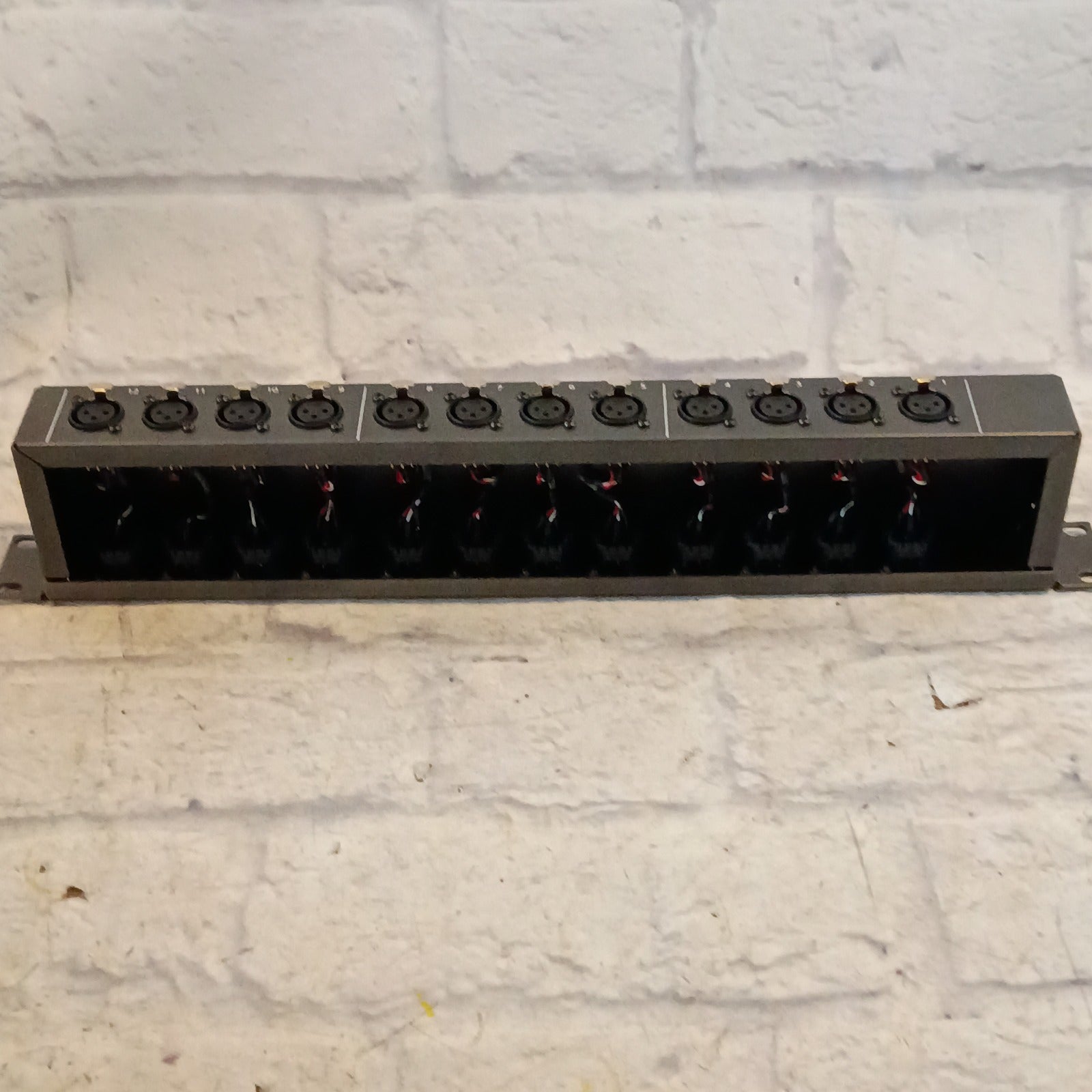 Hosa PDR-369 Mic In Panel Rack Patchbay