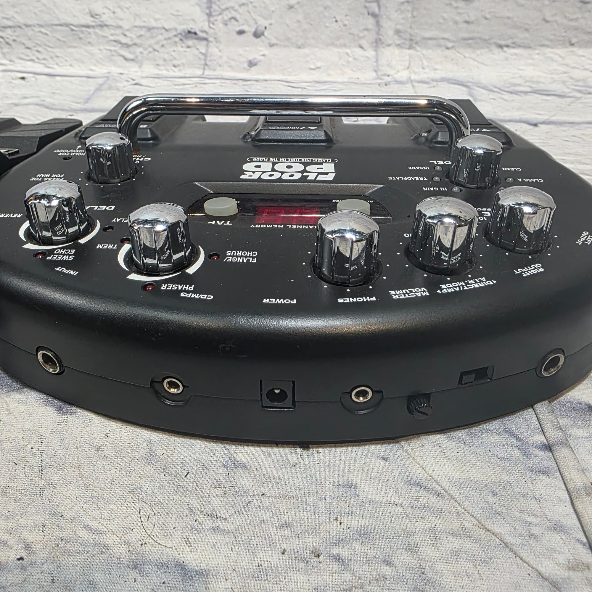 Line 6 Floor Pod Effects Pedal - no power supply