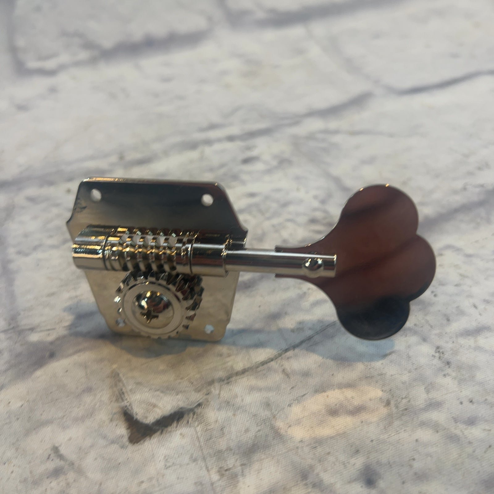 Unknown 4 String Bass Tuning Machines 4-In-Line