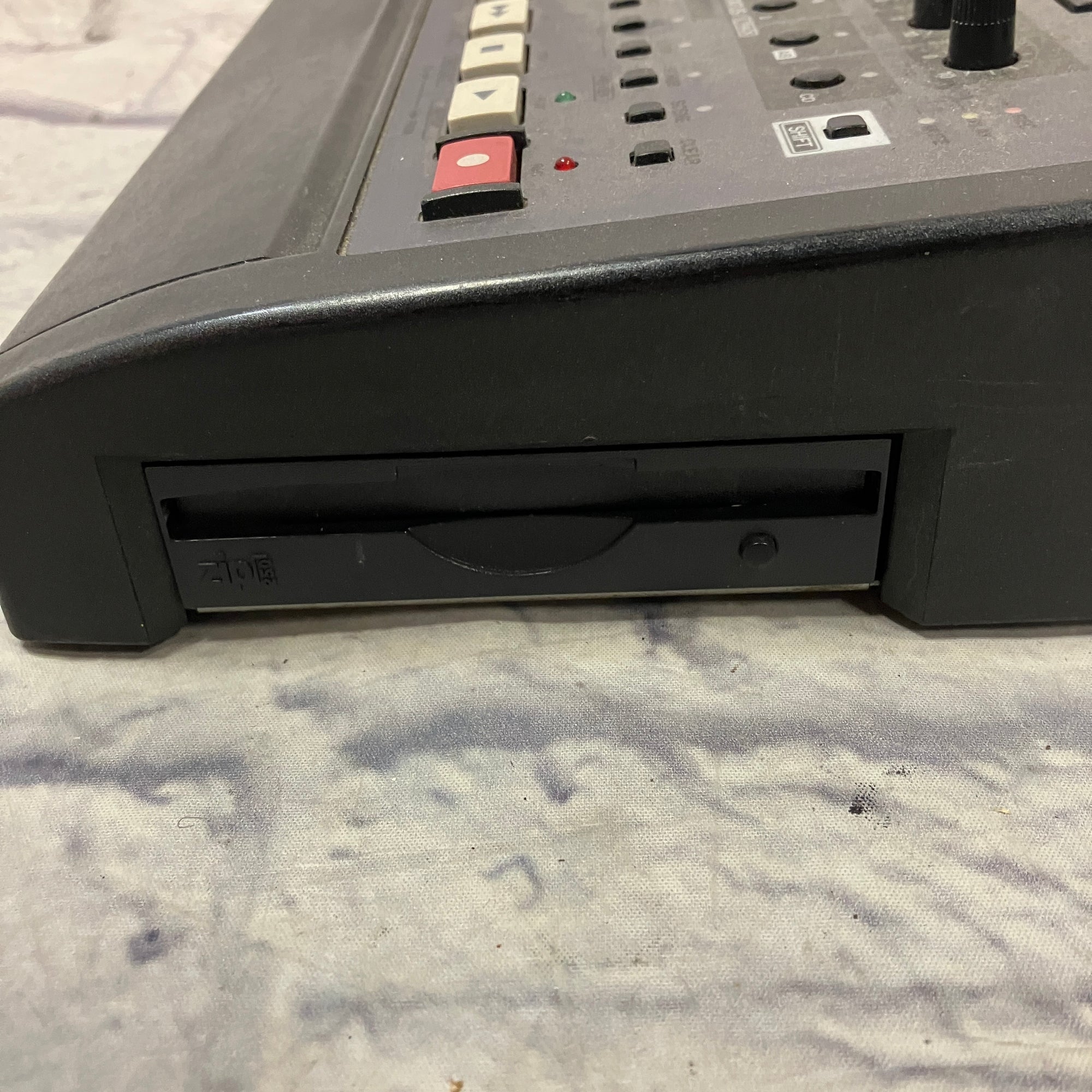 Roland VS-840GX Digital Multitrack Recorder