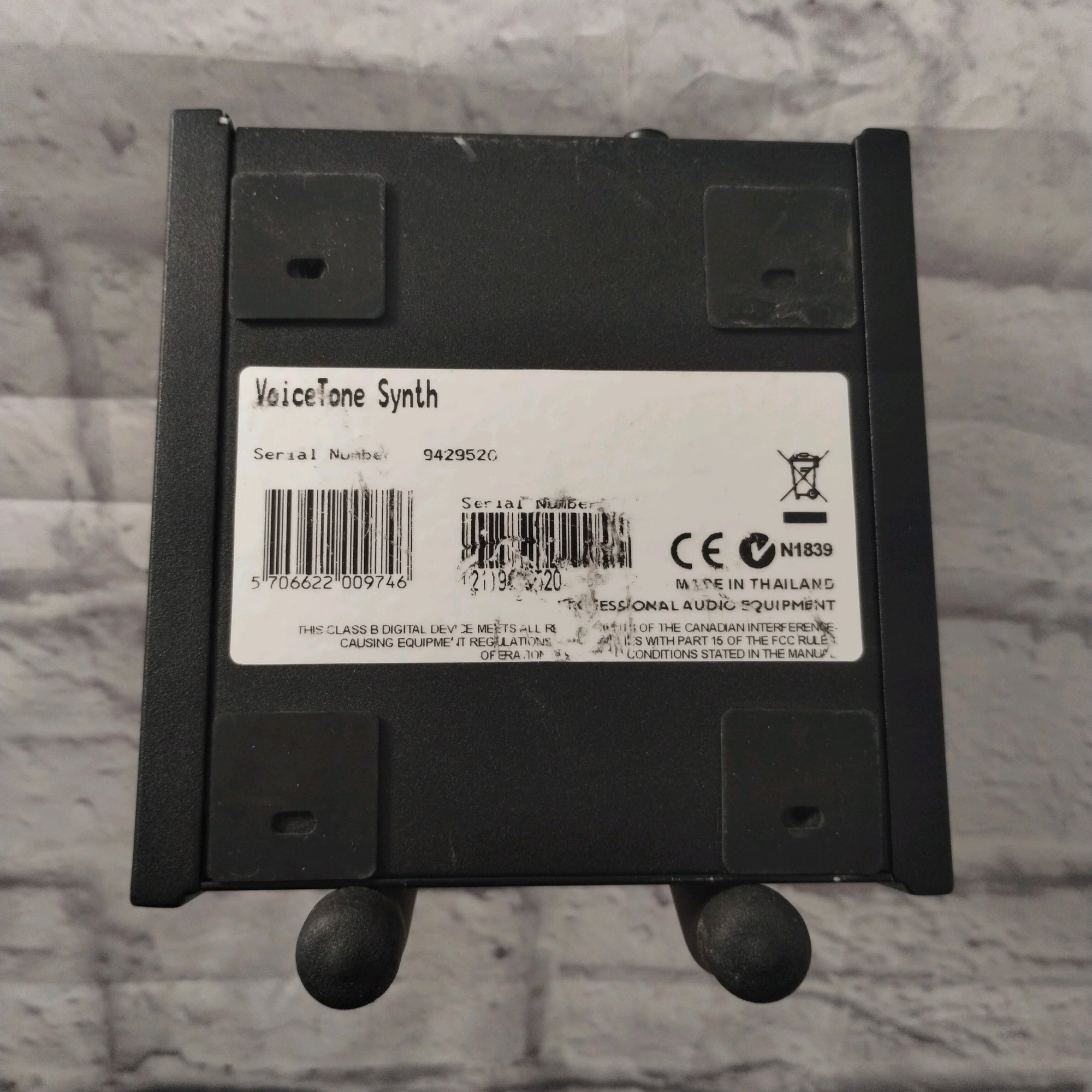 TC Helicon Voicetone Synth Vocal Pedal