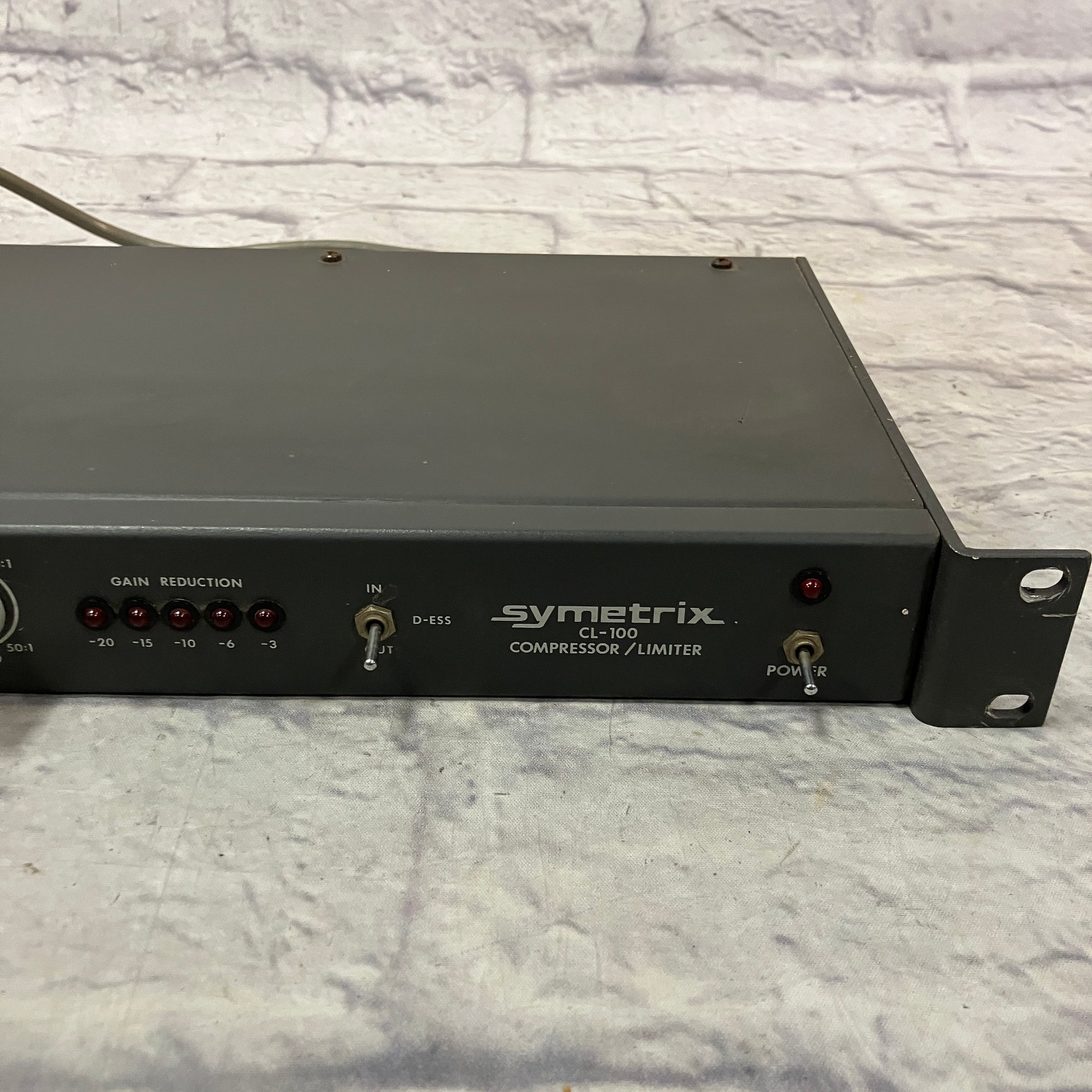 Symetrix CL-100 Rack Compressor