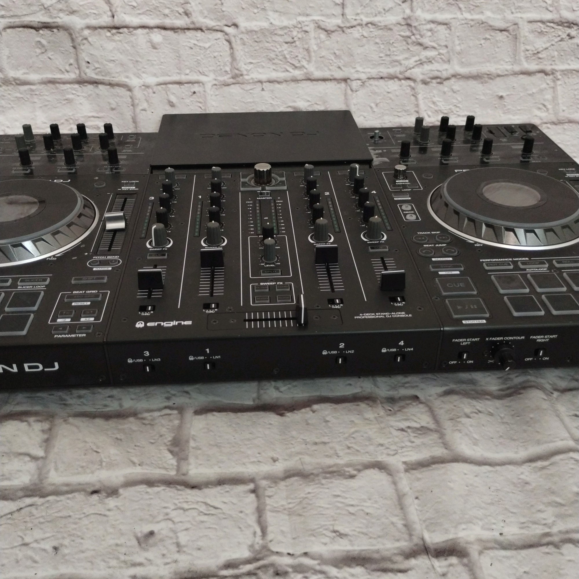 Denon DJ Prime 4 Turntable With Case