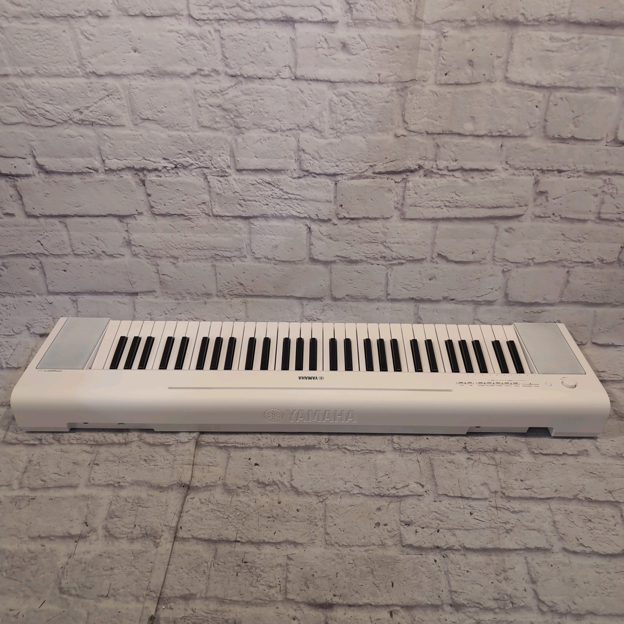 Yamaha Piaggero NP-15 61-Key Portable Keyboard With Power Adapter Regular White