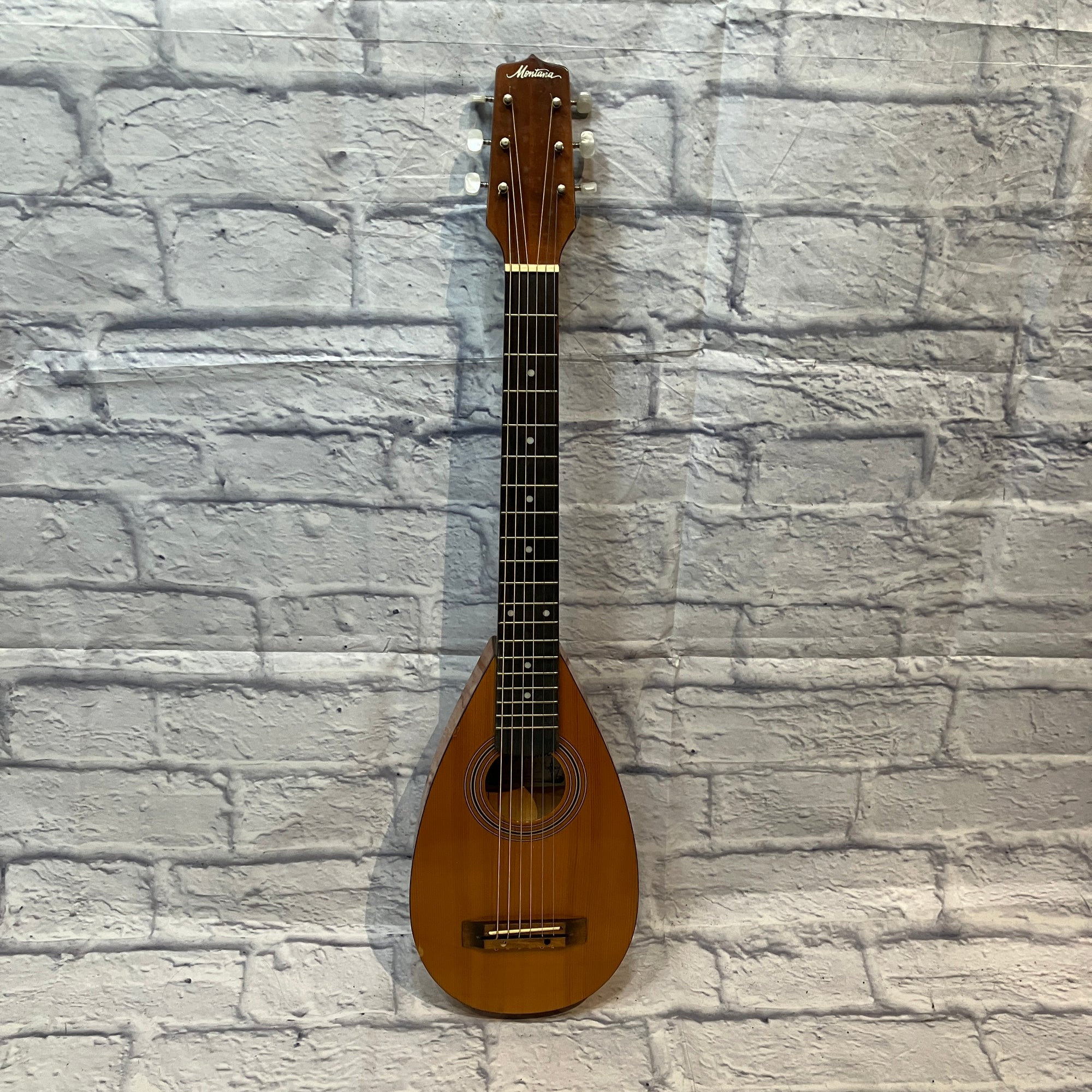 applecreek backpacker travel guitar Martin Steel String Acoustic with Gig Bag Drugan's Drums & Guitars sized Grand Auditorium collapsible acoustic travel guitar that features a solid sitka top with solid African mahogany back Martin Backpacker Steel String Acoustic