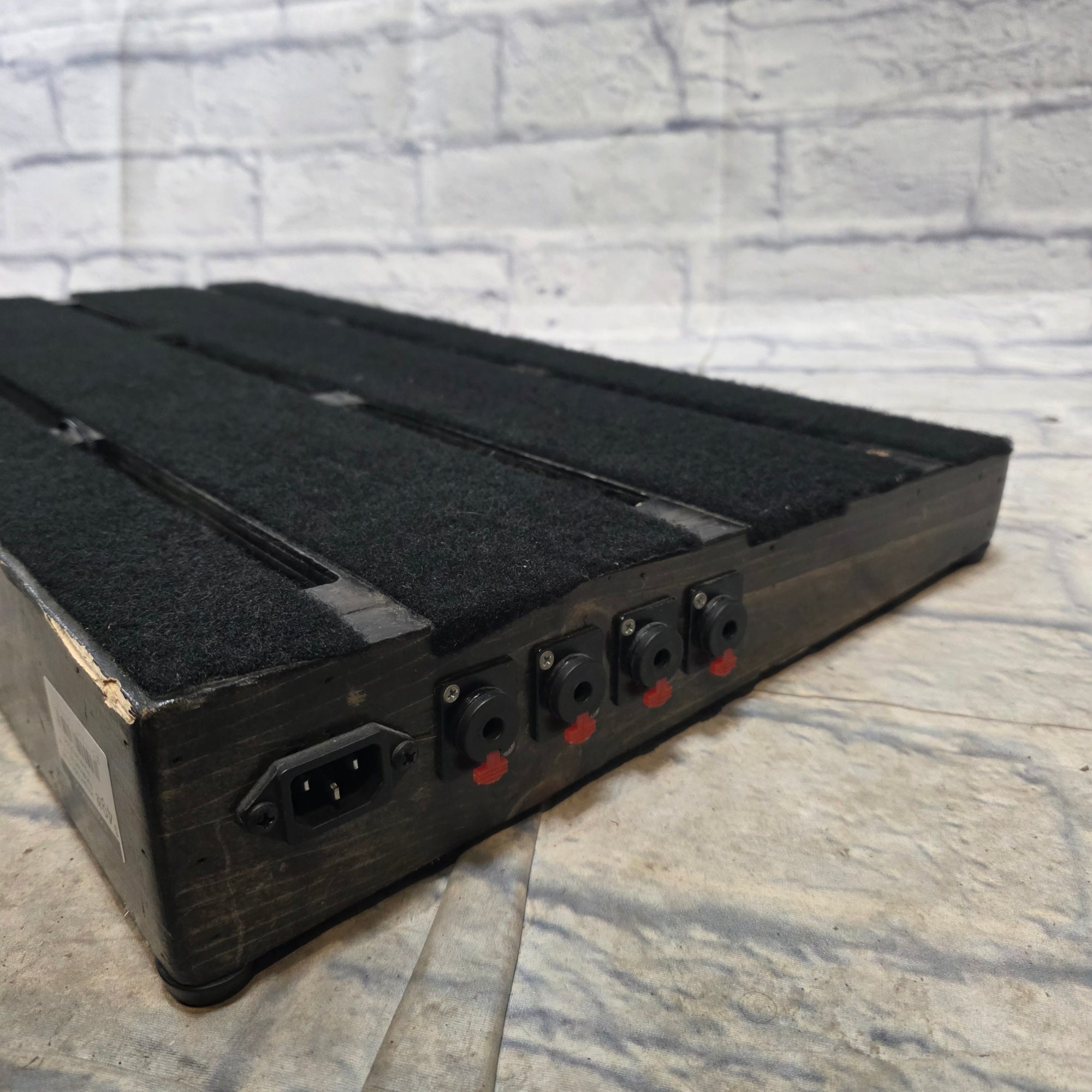 Unknown Solid Wood Pedalboard 30"x15" w/ Power and Audio Passthrough Pedal Board